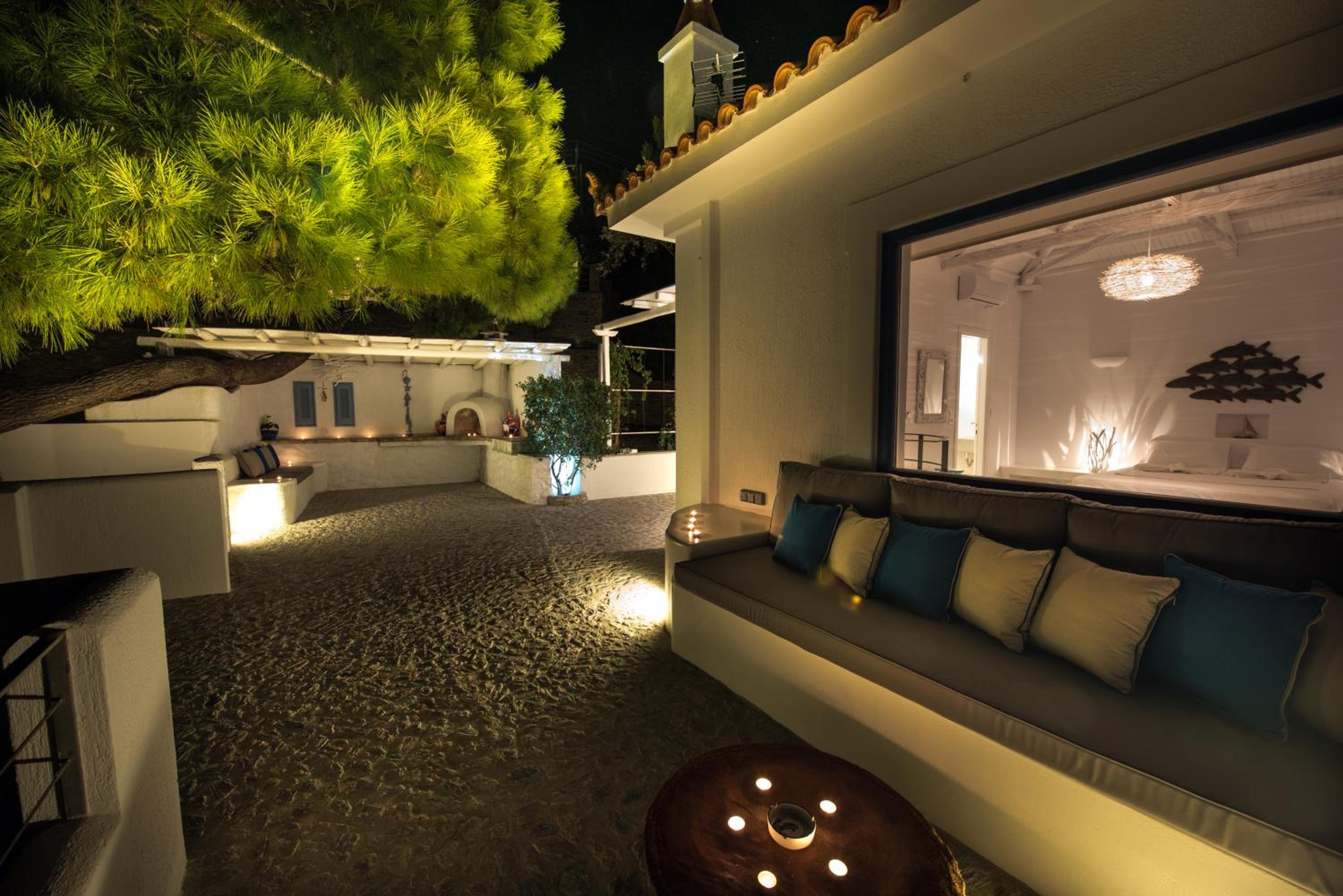 Villa with Private Pool - Photo 2