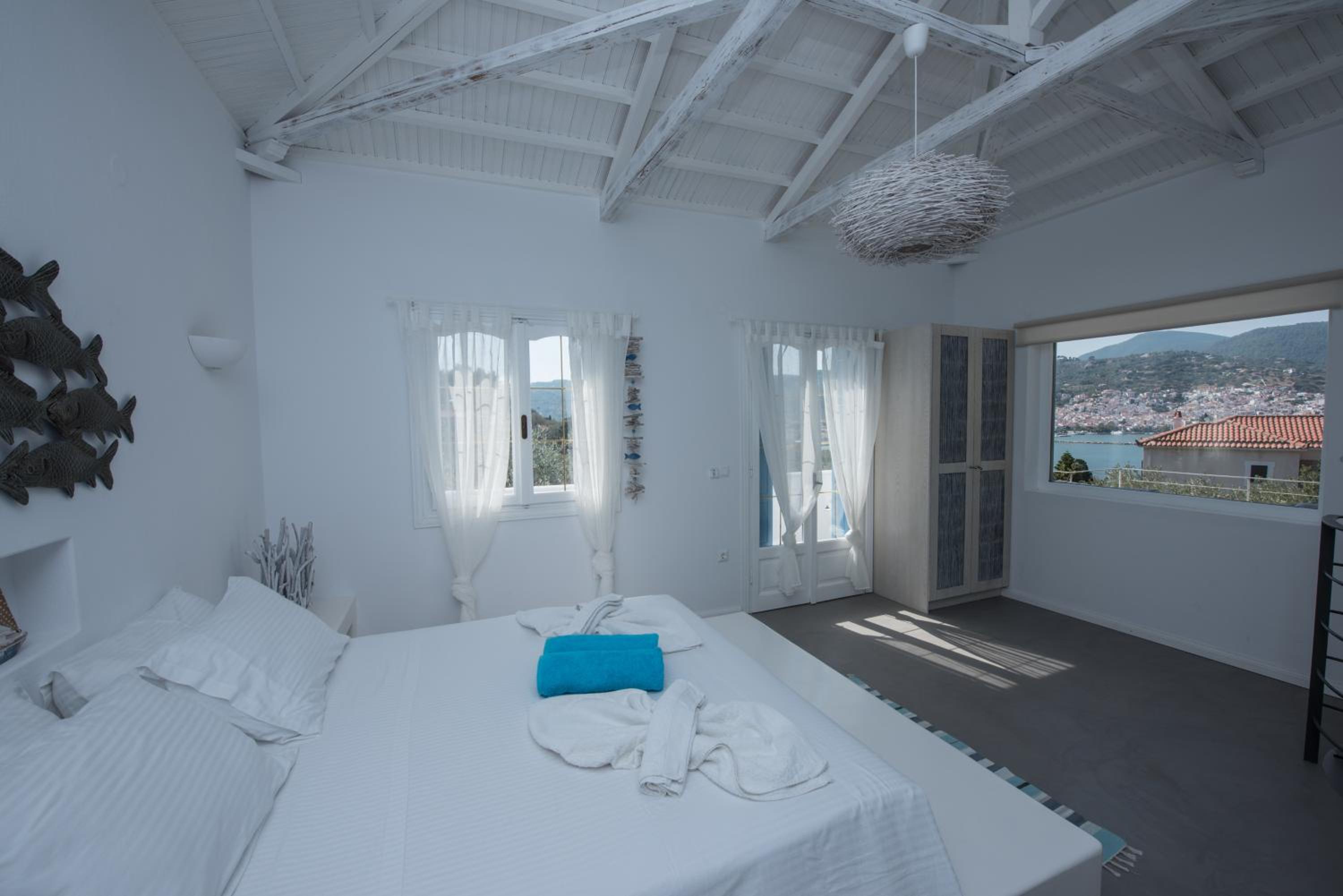 Villa with Private Pool - Photo 28