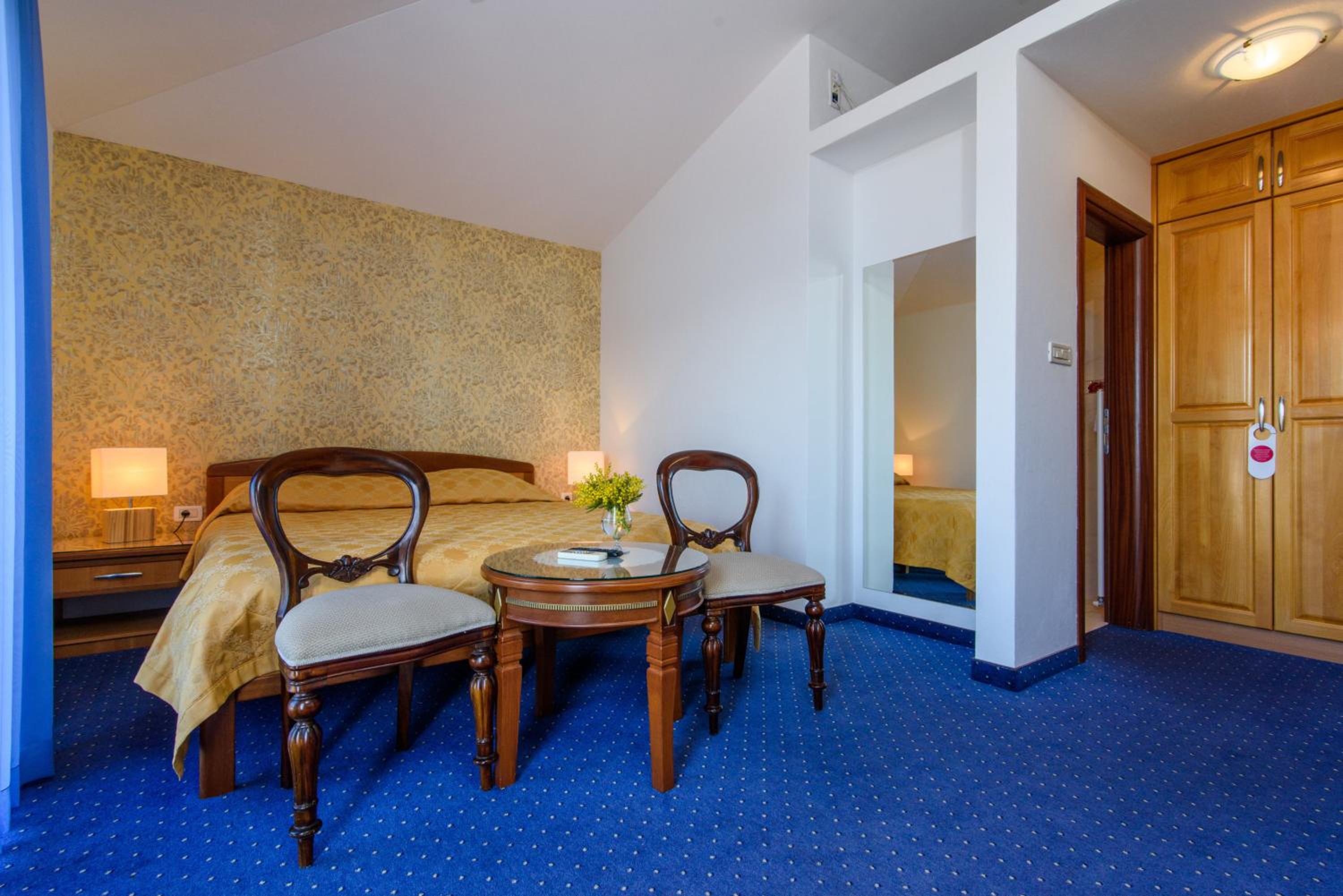 Luxury Double Room with Balcony and Sea View photo 3