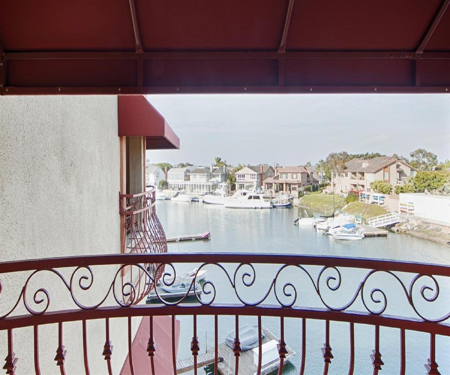 King Suite with Harbor View - Photo 2