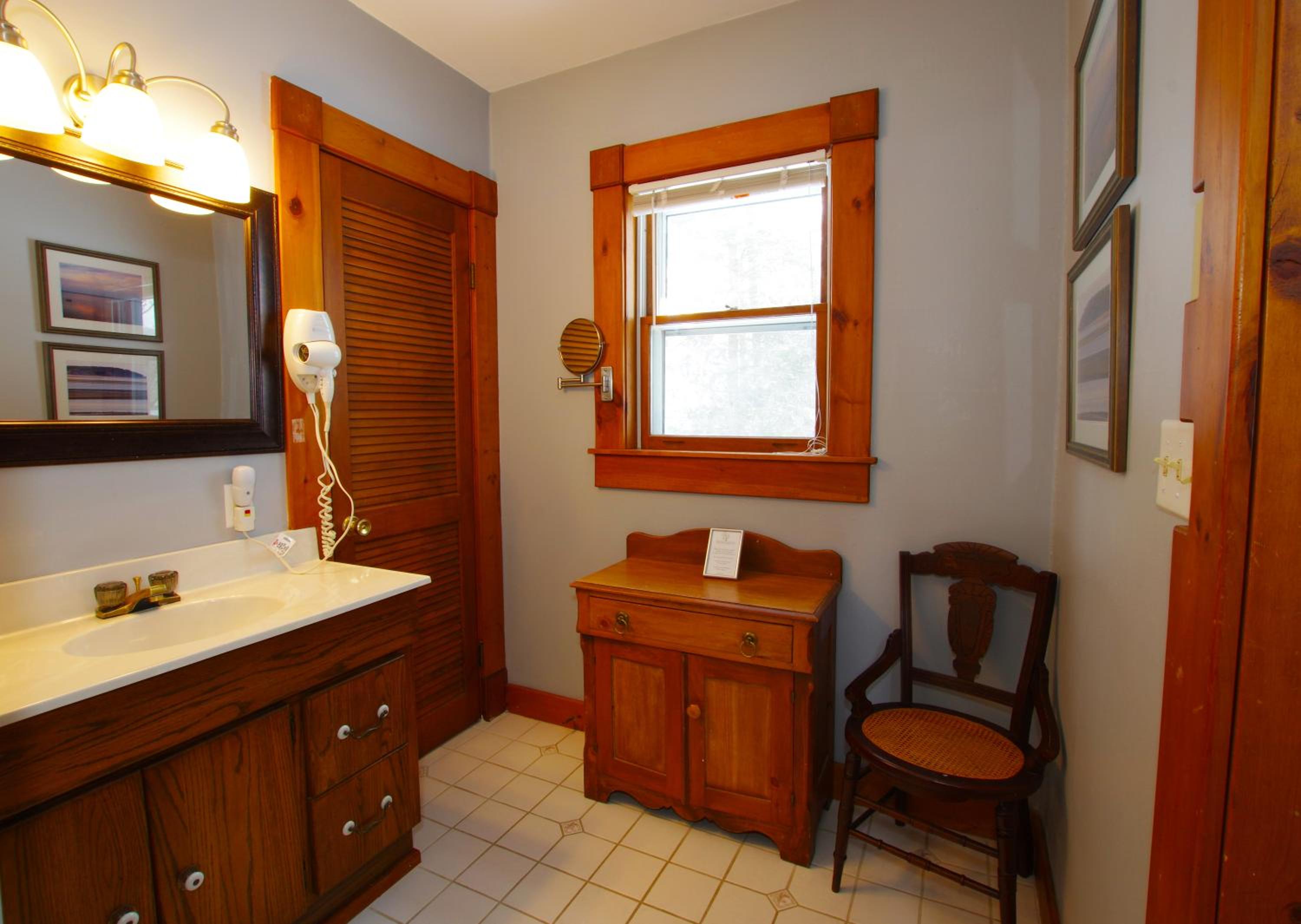 King Suite with Spa Bath photo 3