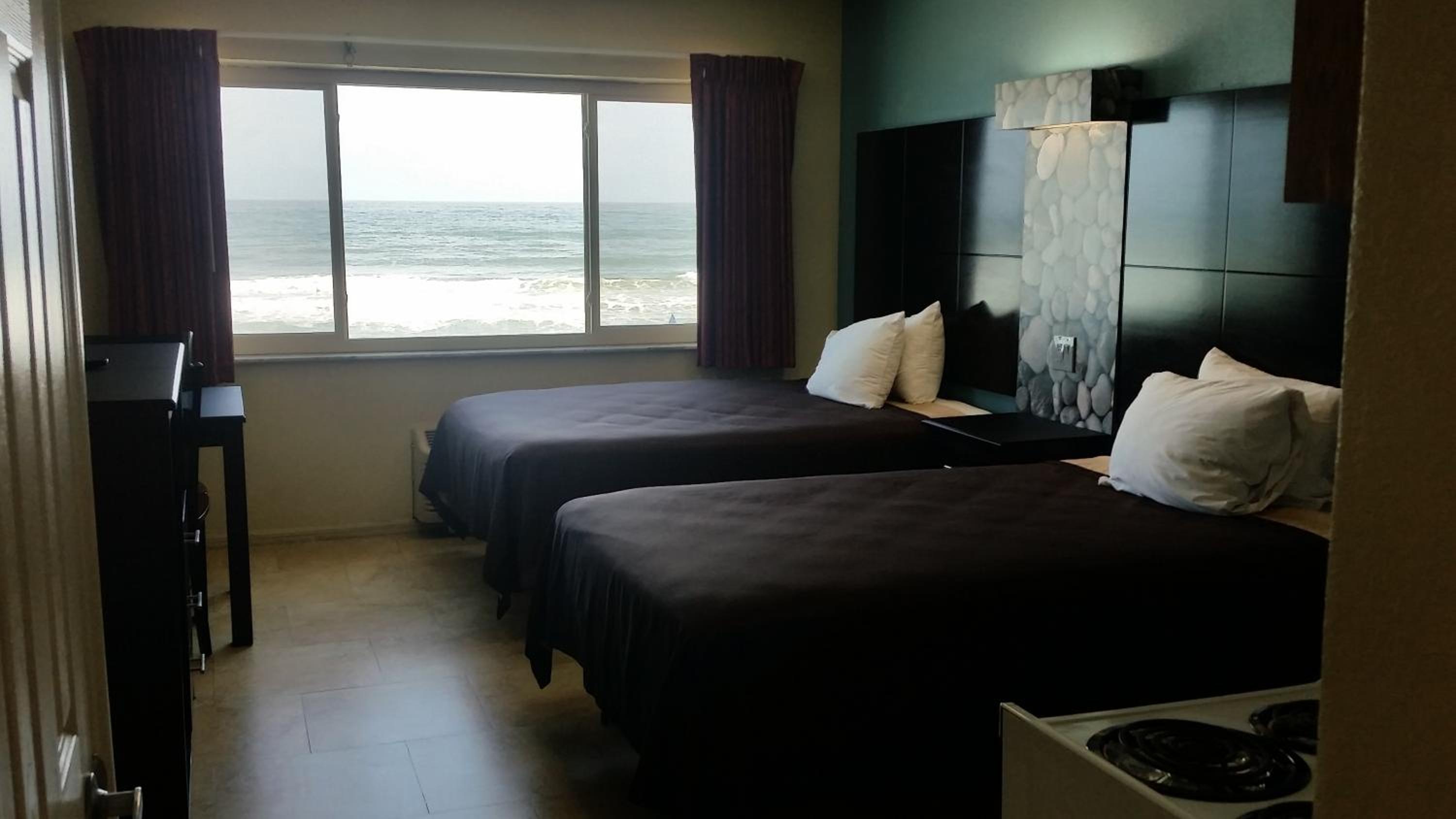Double Room  - Ocean Front View - Photo 13