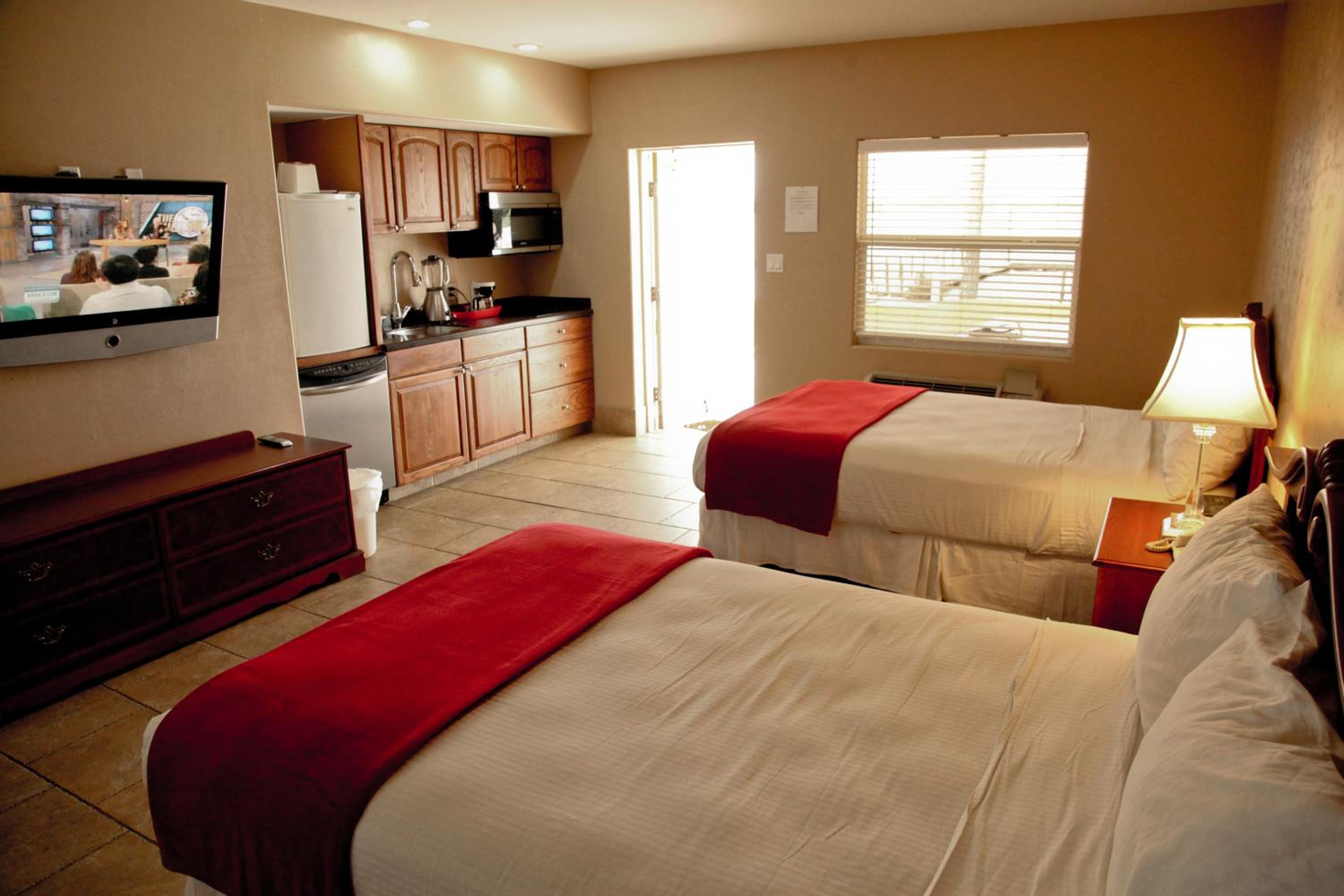 Double Suite with Lake View - Photo 1