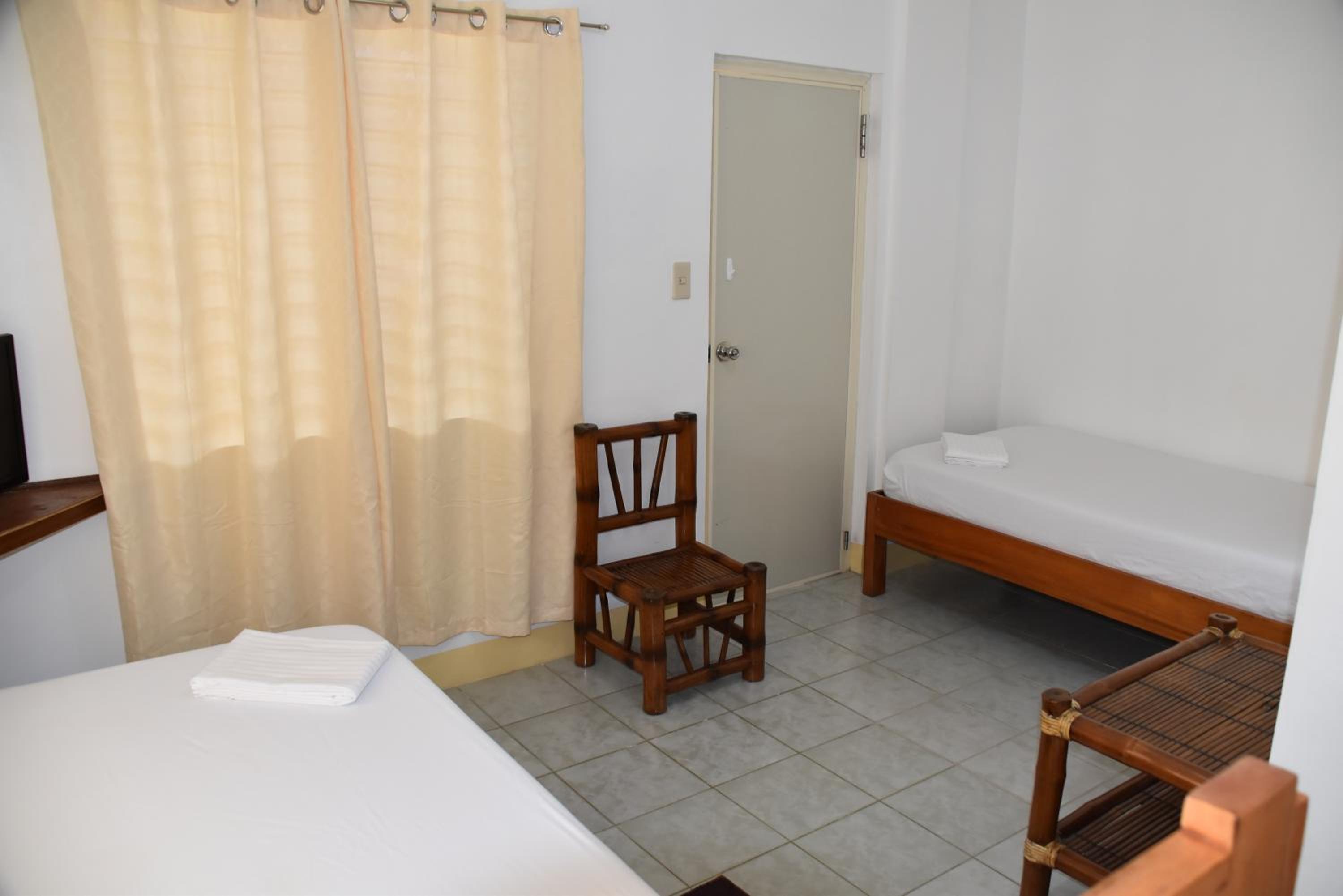 Twin Room with Balcony - Photo 3
