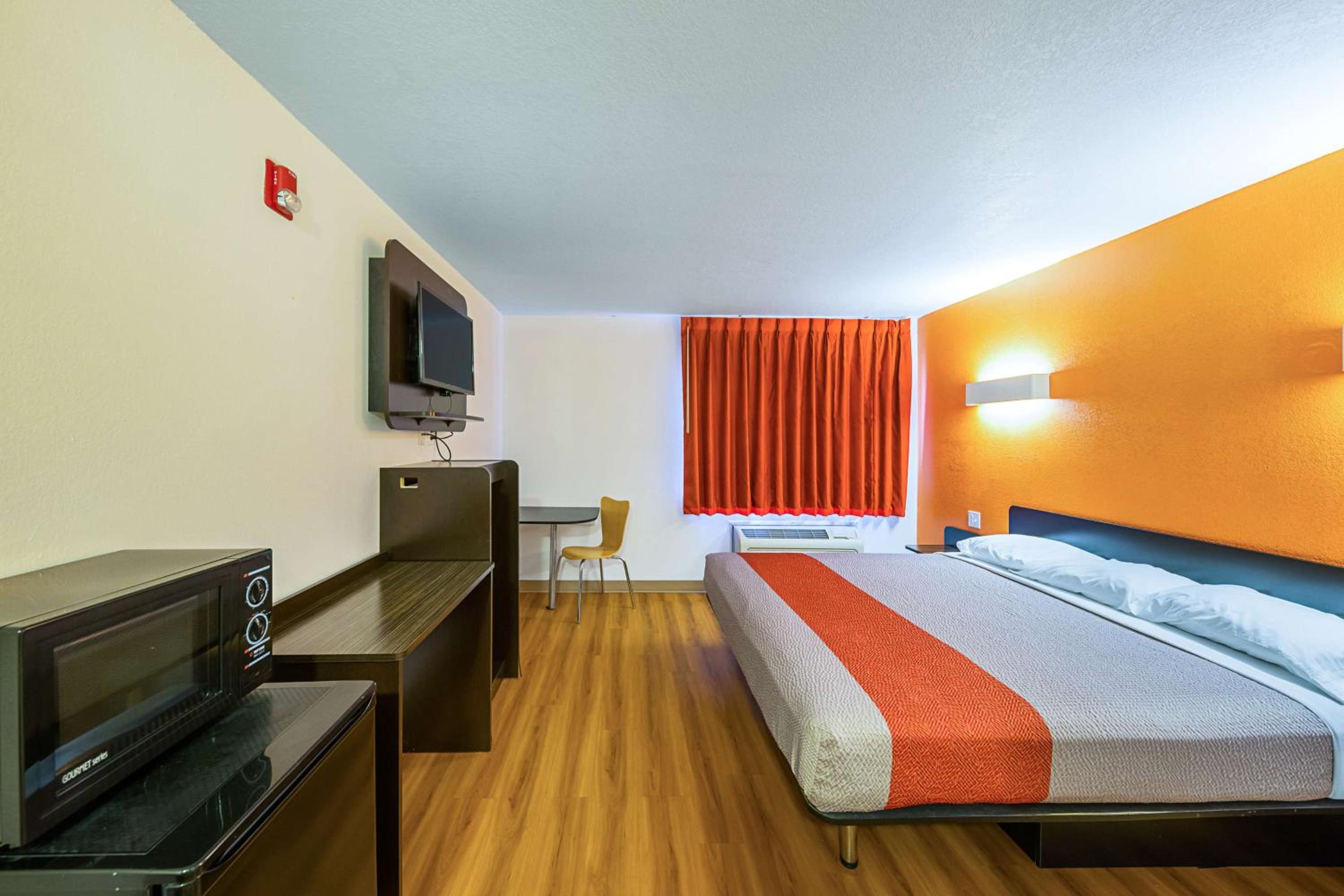 King Room - Disability Access - Non-Smoking