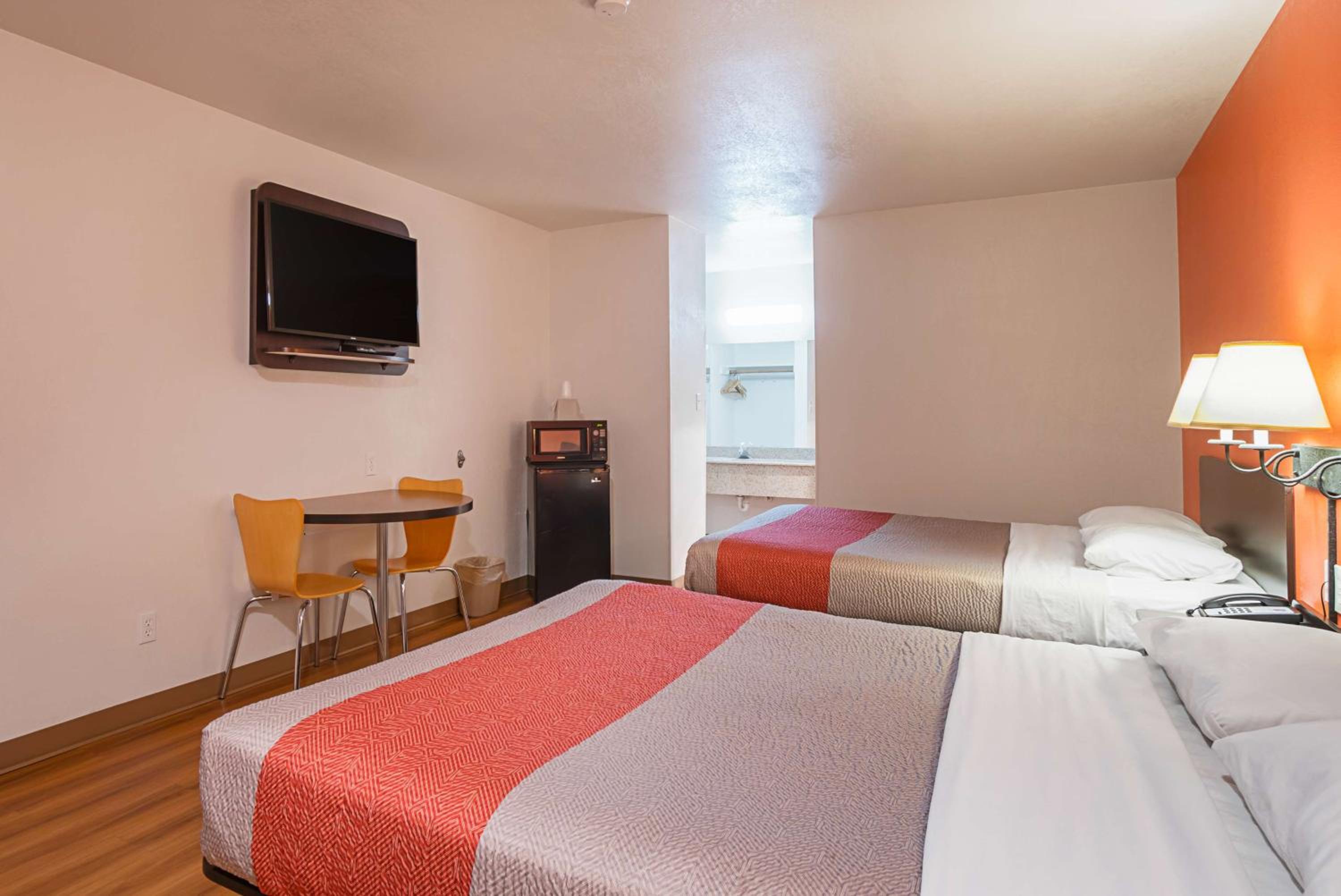 Deluxe Queen Room with Two Queen Beds - Non-Smoking