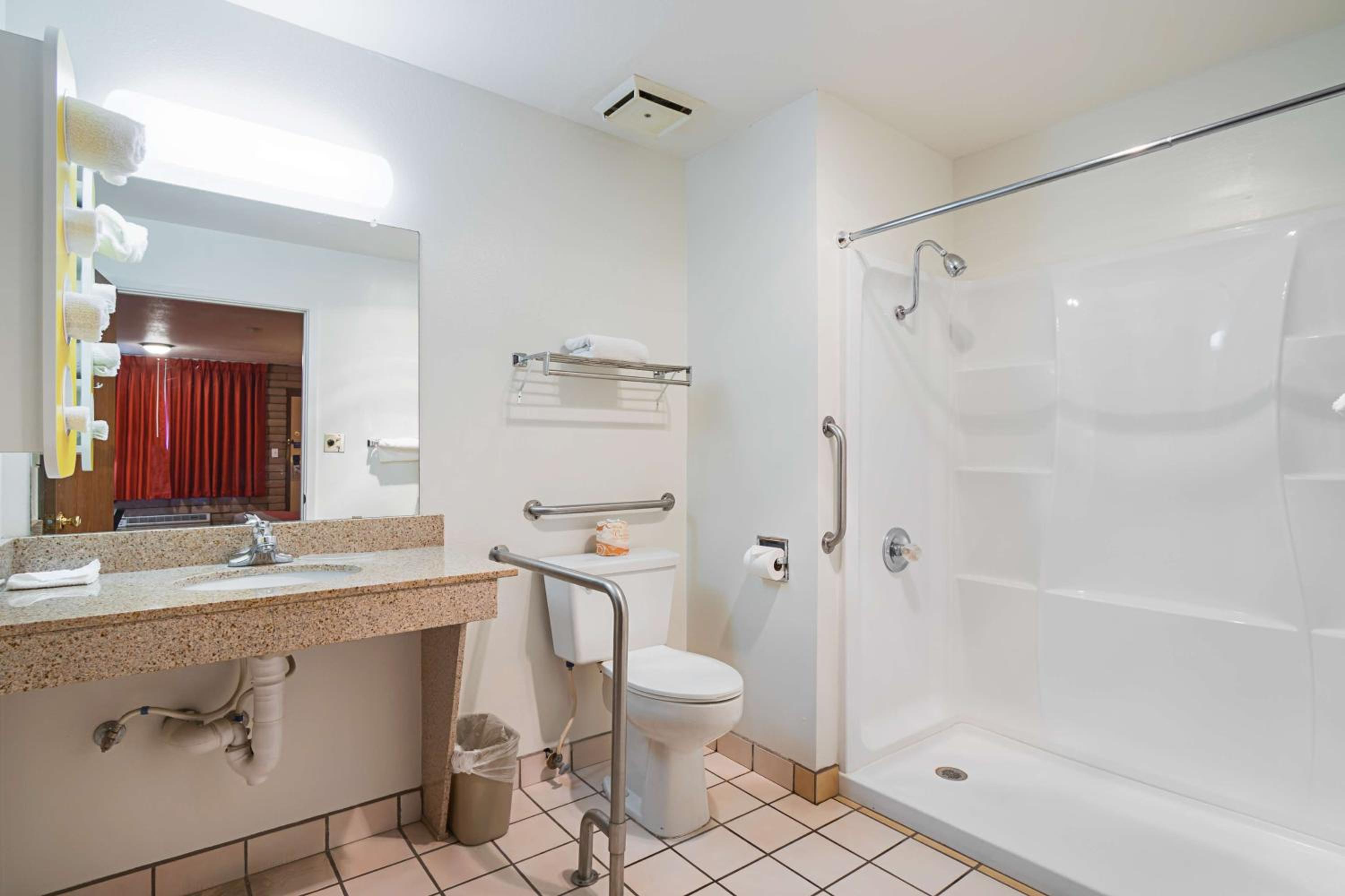 King Room - Disability Access - Non-Smoking
