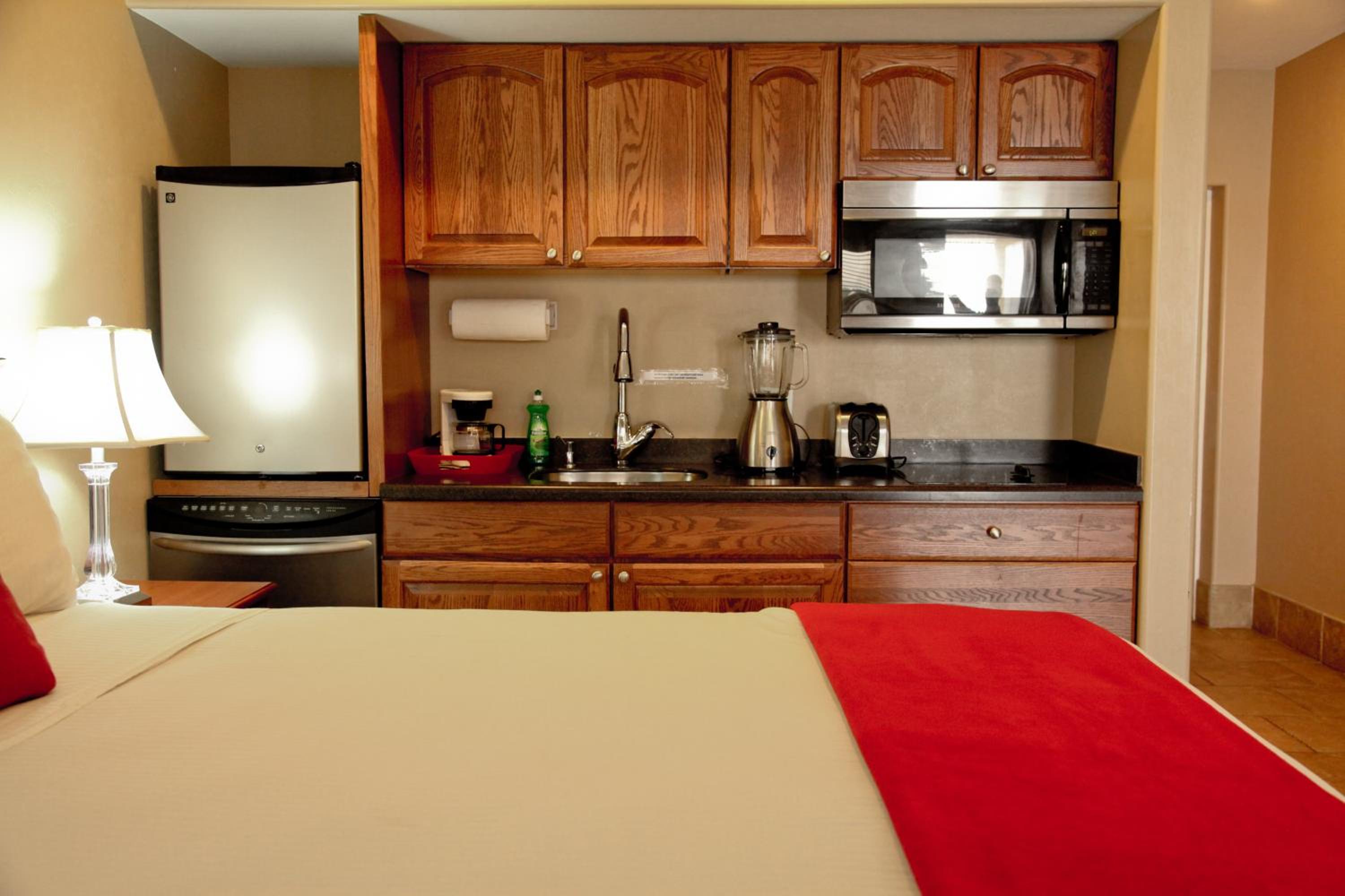 King Suite with Lake View - Photo 2