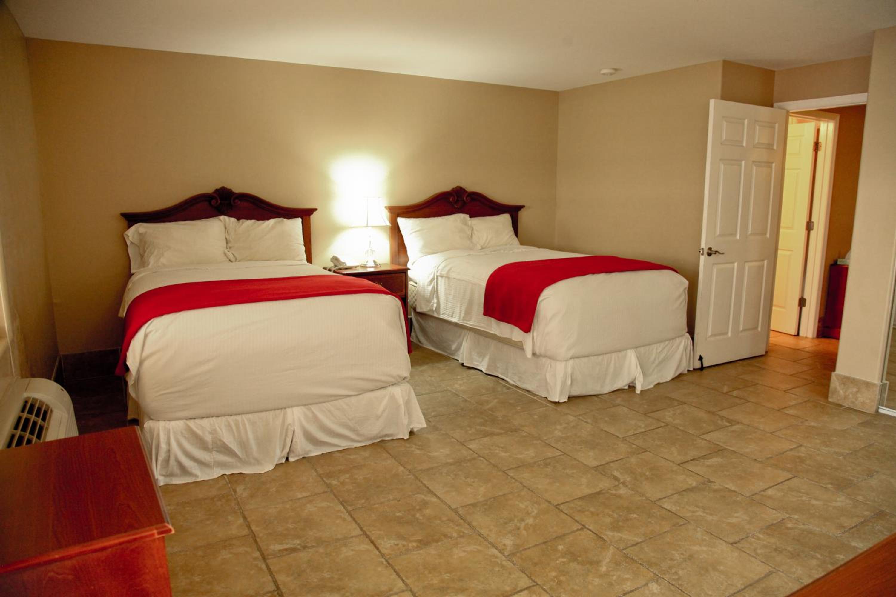 Deluxe Suite with Lake View - Photo 1