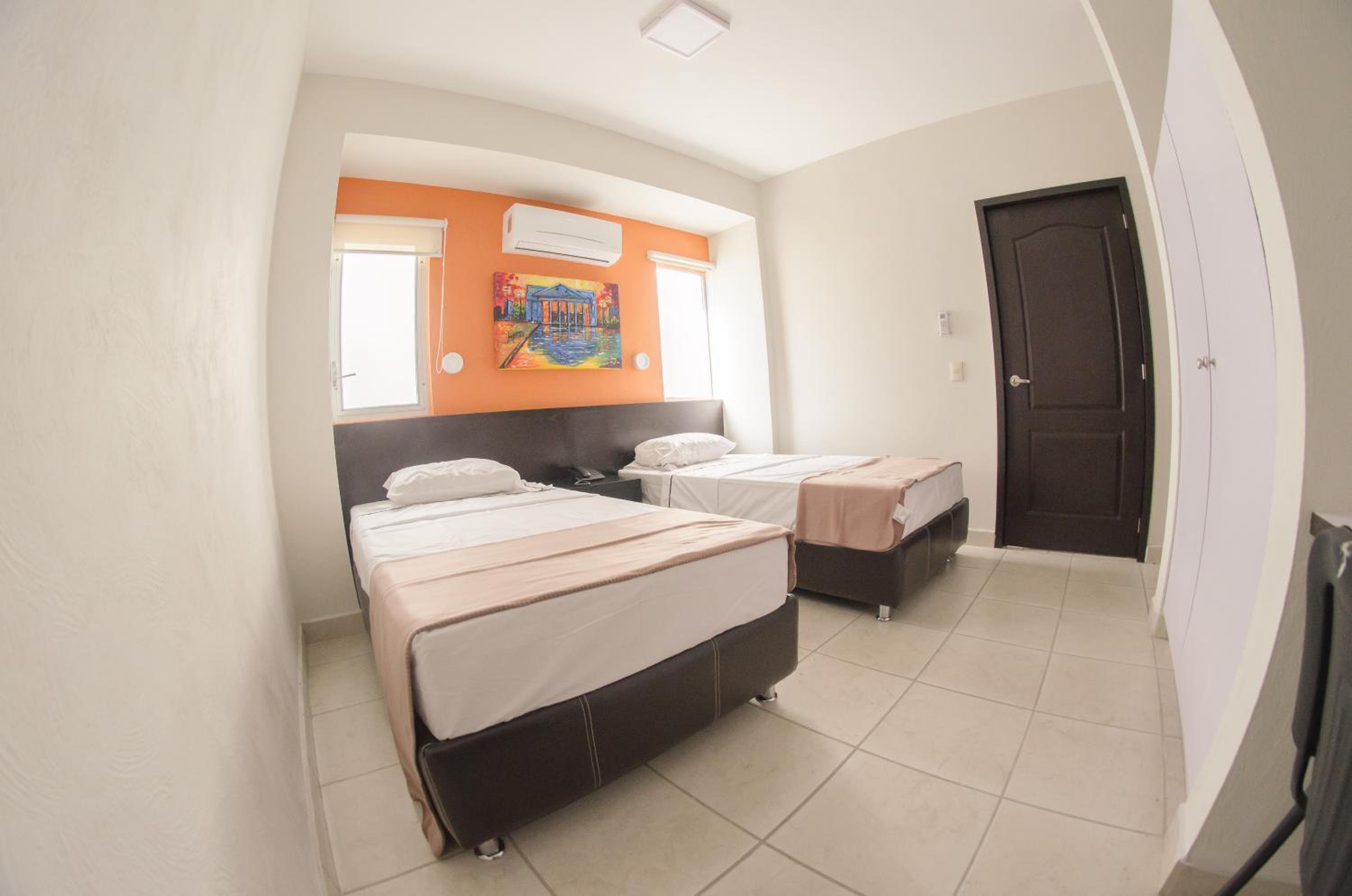 Standard Twin Room - Photo 4