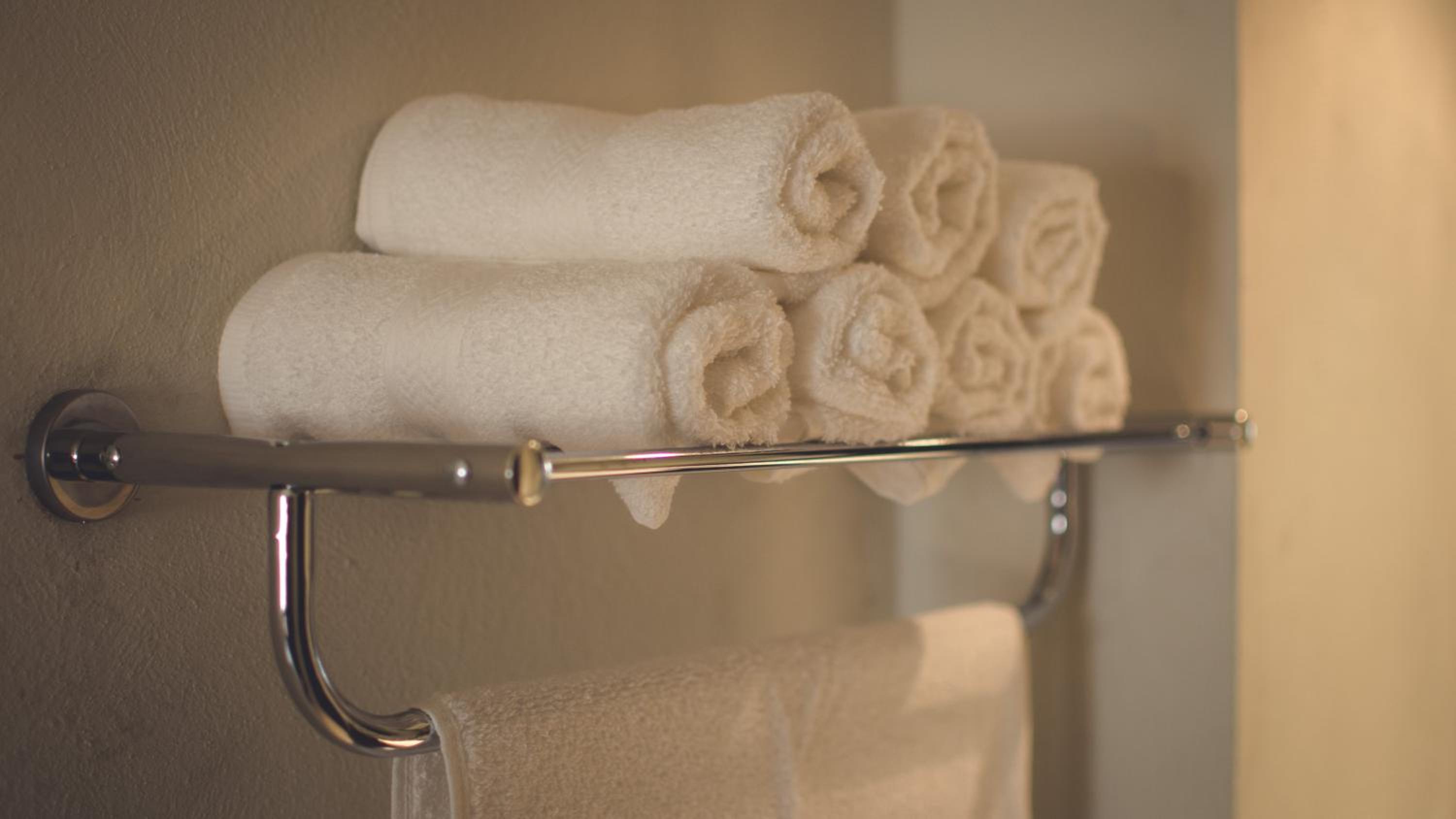 Deluxe King Room - Photo 10
