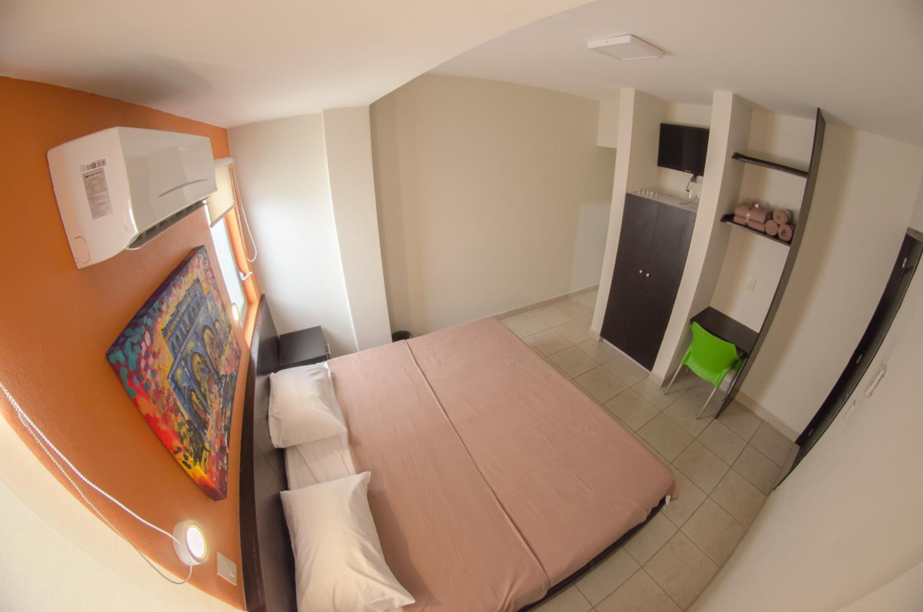 Deluxe King Room - Photo 6