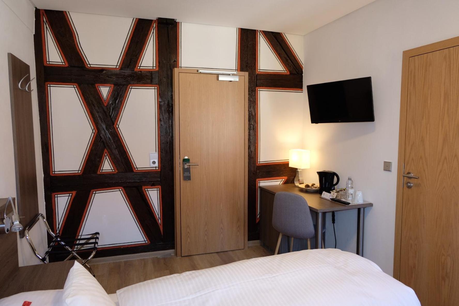 Double Room with Private Bathroom - Photo 9