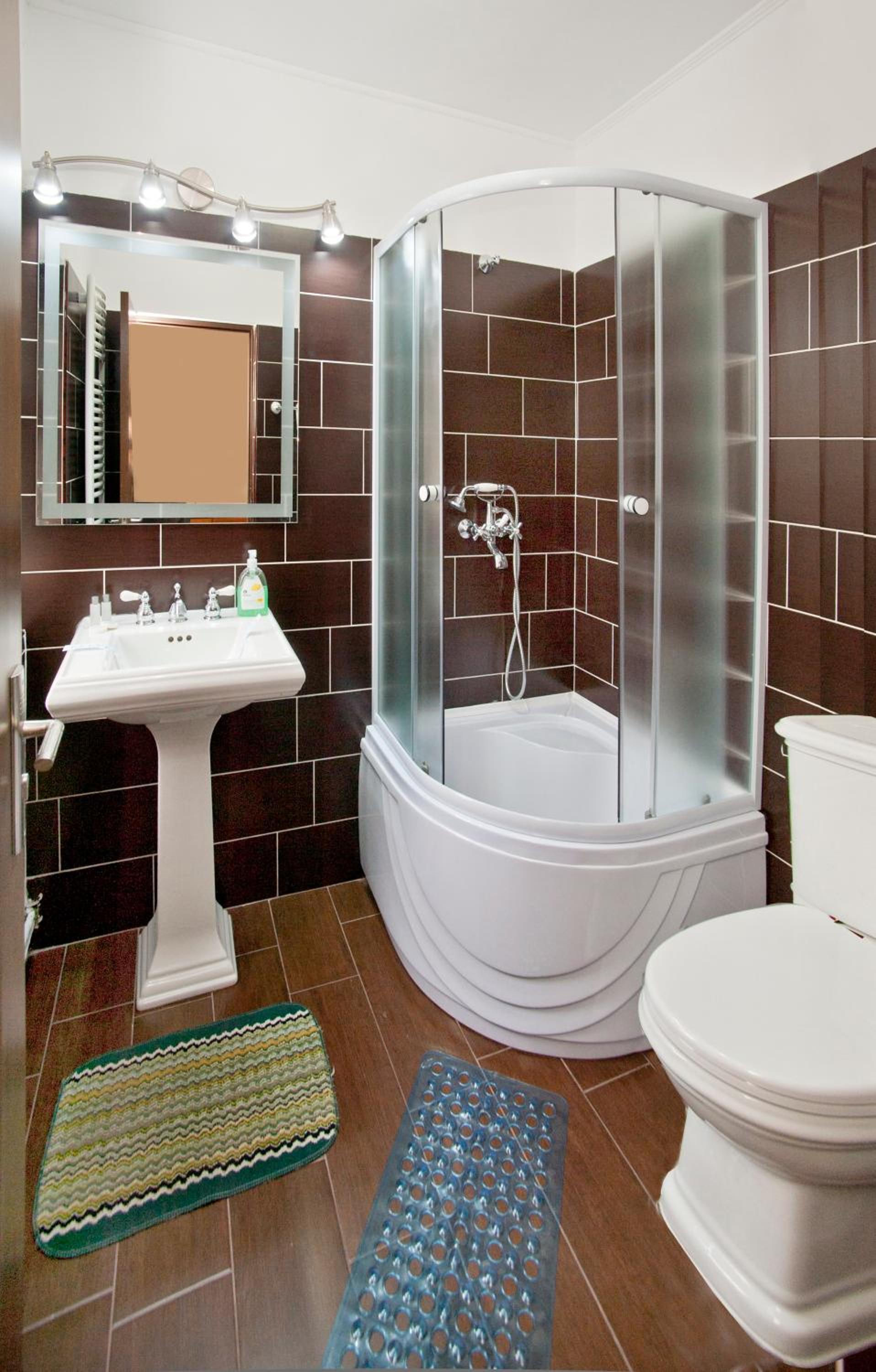Standard Double Room - Photo 8