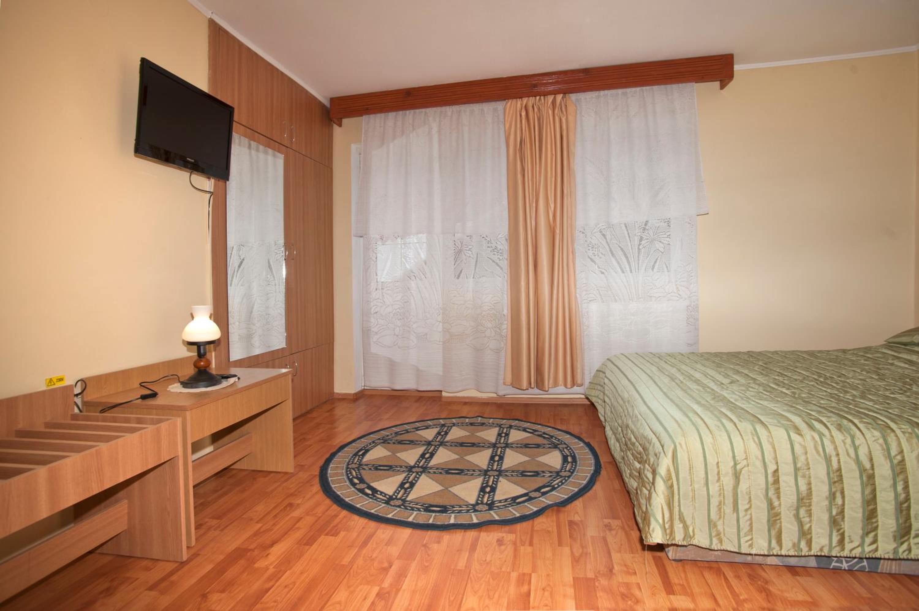 Standard Double Room - Photo 7
