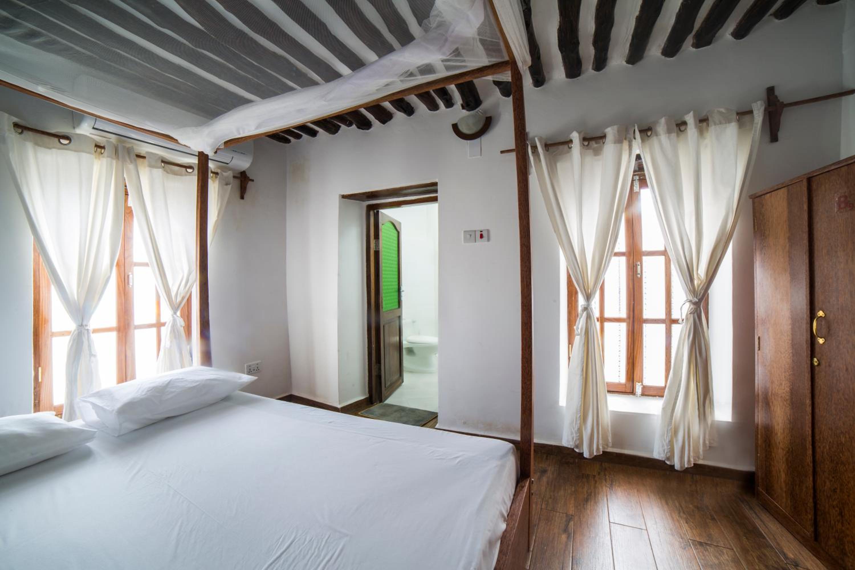 Double Room with Private Bathroom photo 2