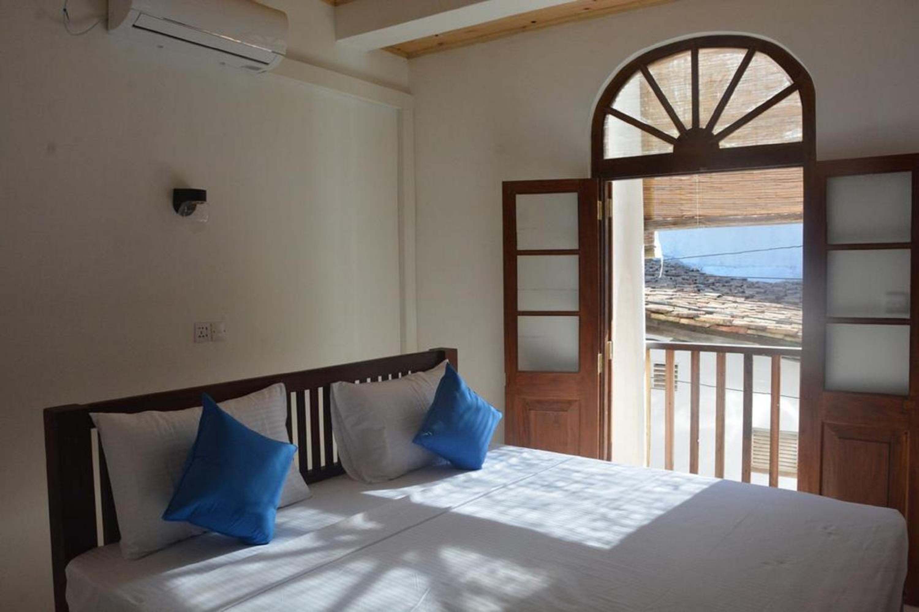 Deluxe Double Room with Balcony Fence photo 3