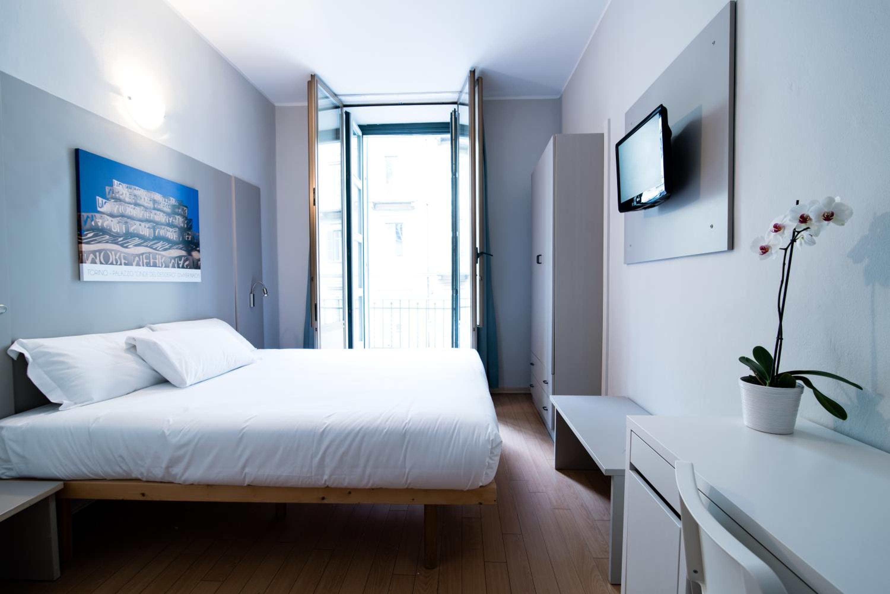Double Room - Photo 7