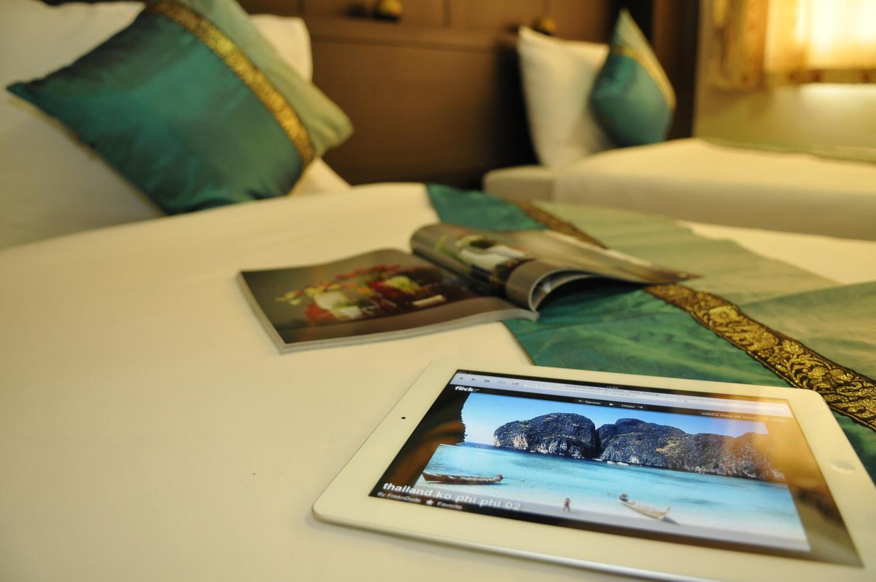 Deluxe Twin Room with Round Trip Airport Transfer - Photo 7