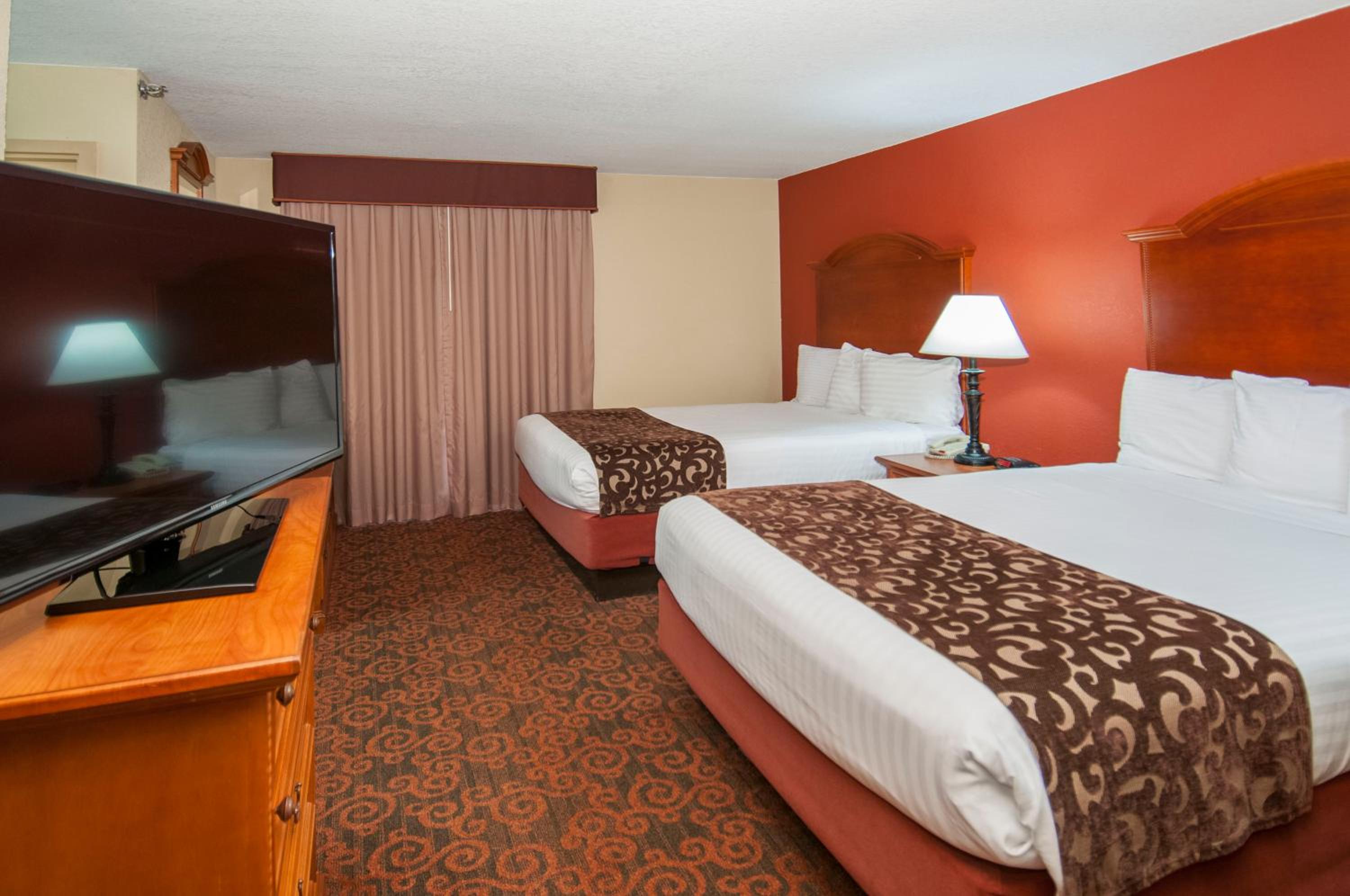 Double Queen Suite - Photo 3