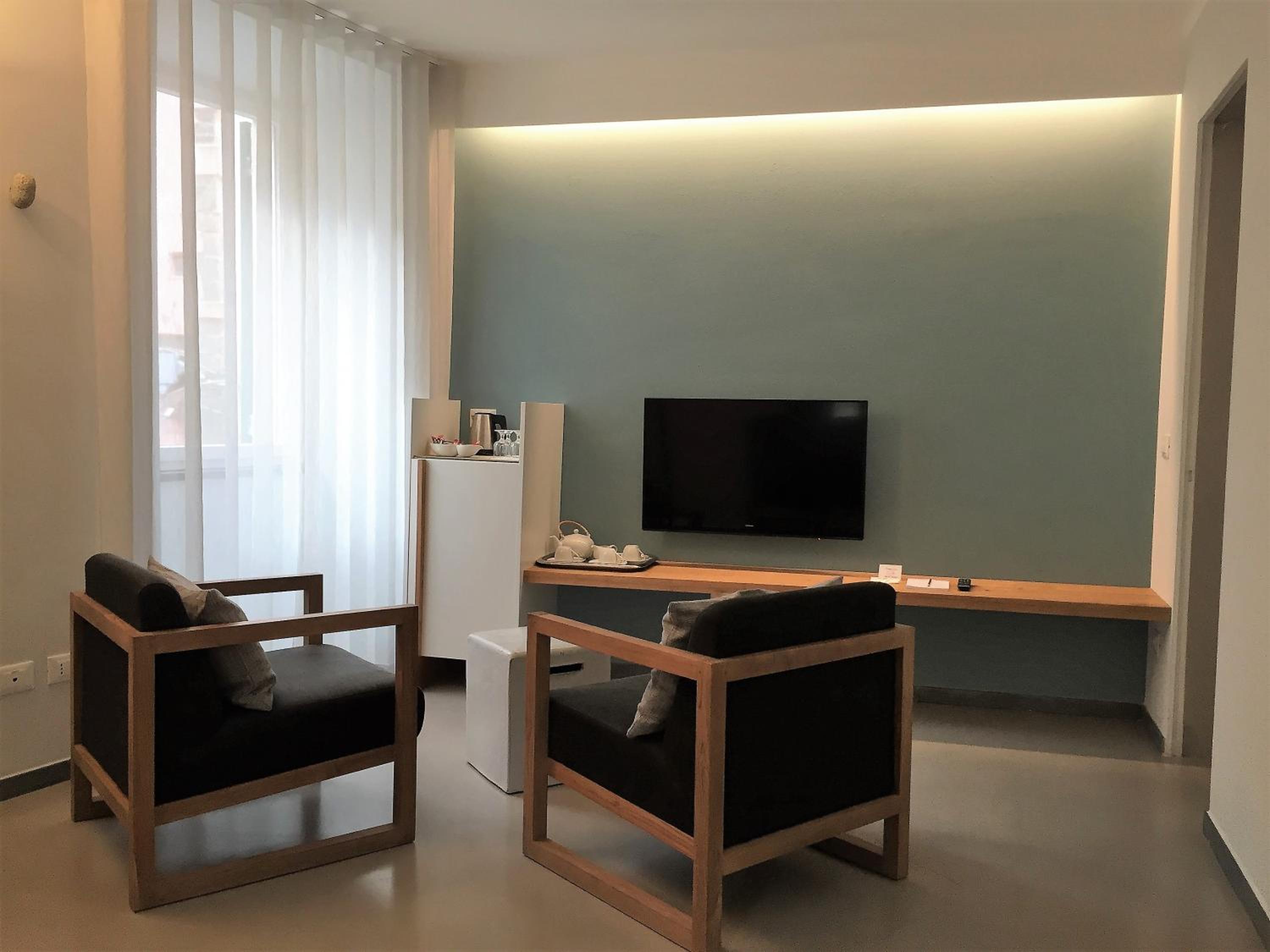 Family Suite with Balcony photo 2