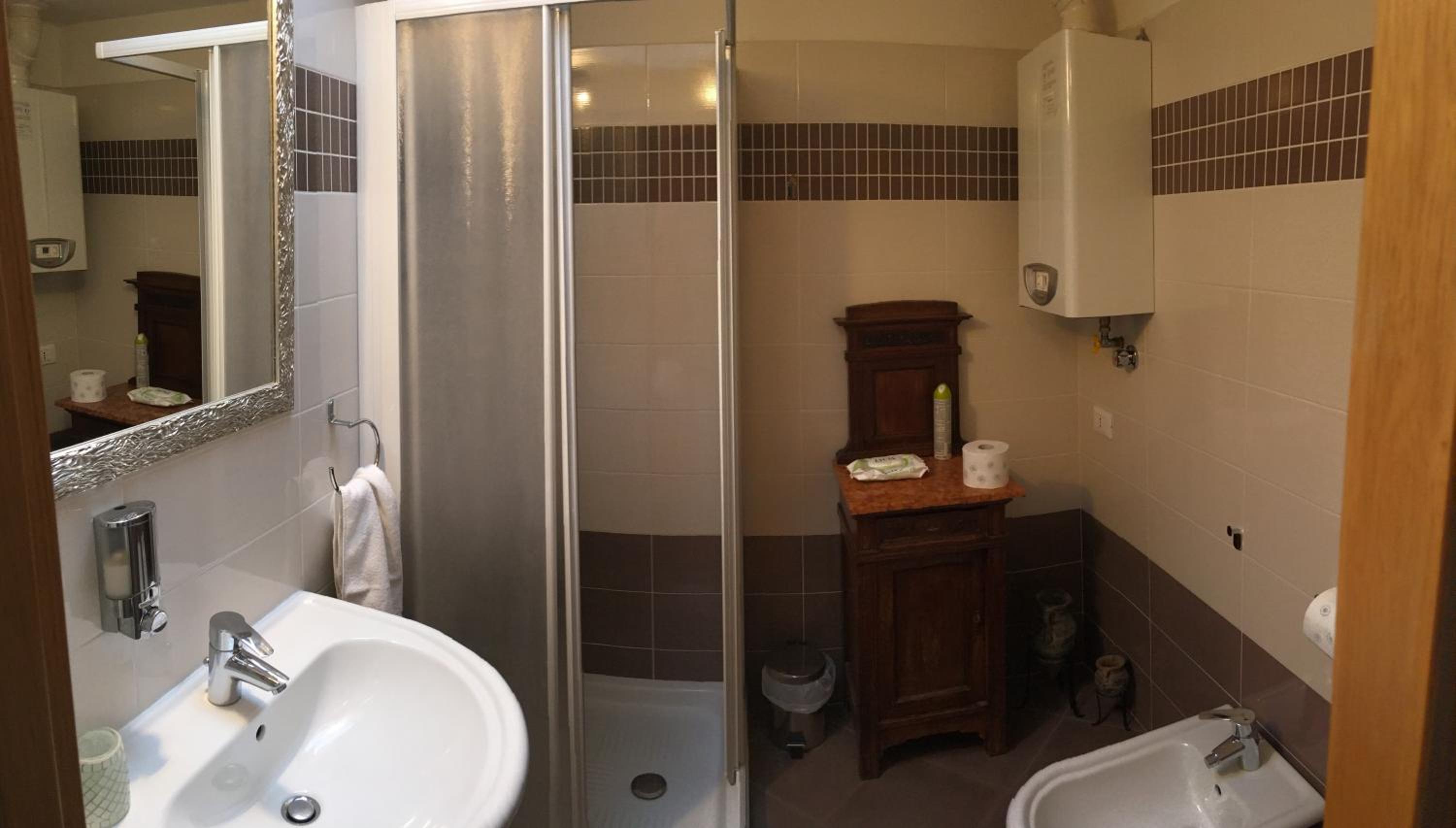 Quadruple Room with Bathroom - Photo 13