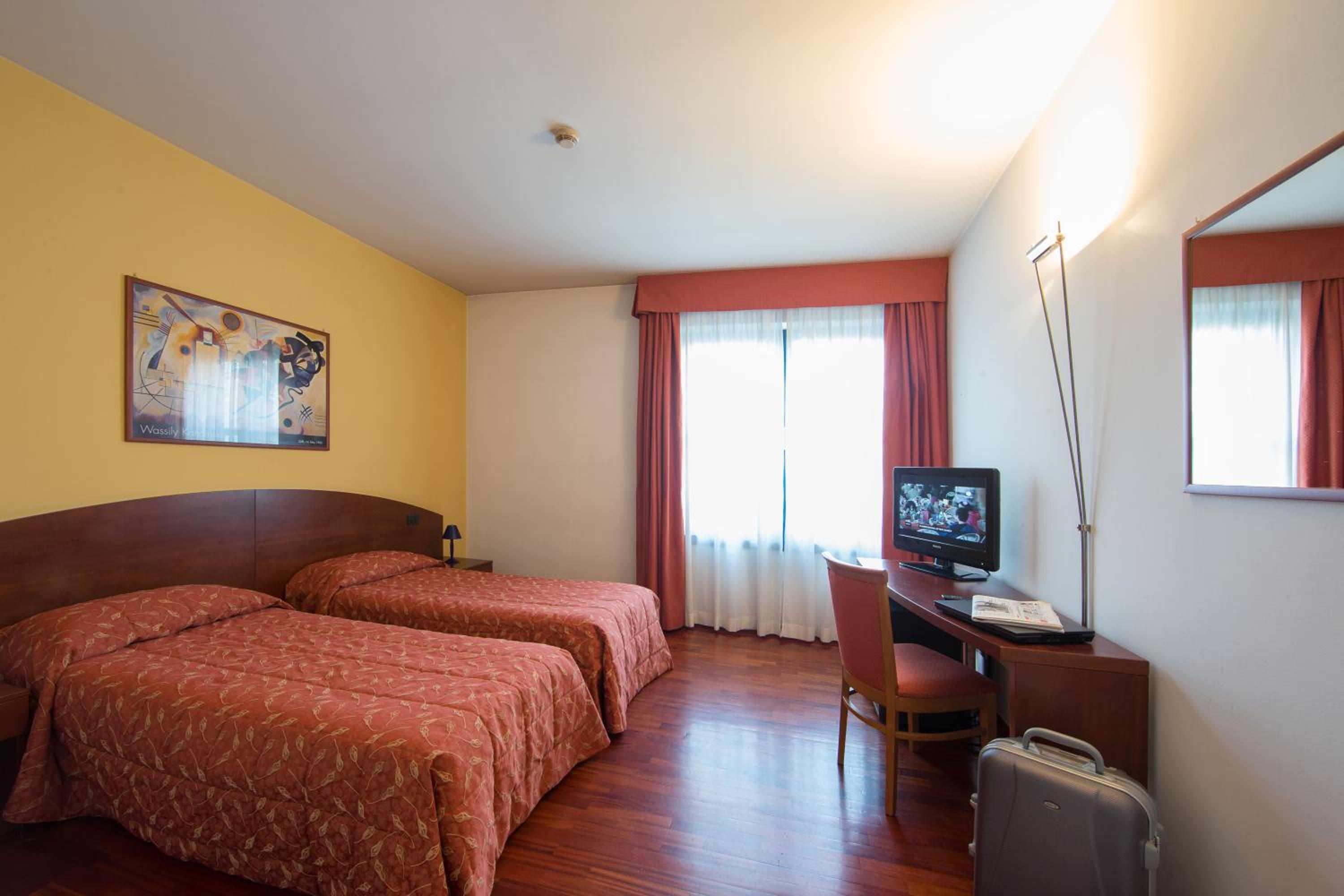 Twin Room - Photo 1