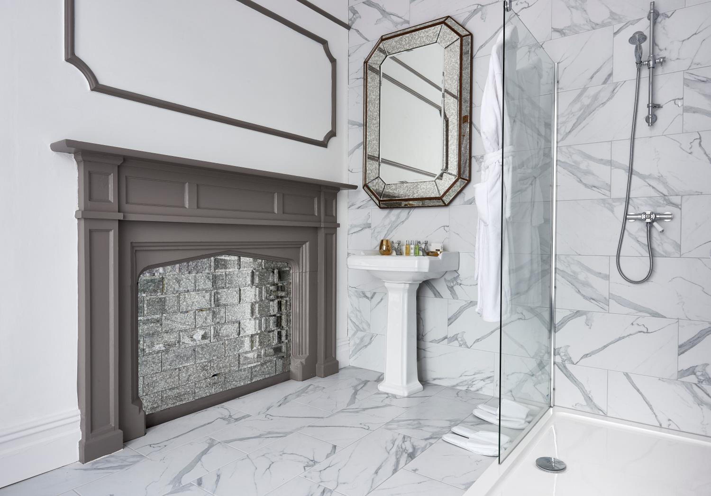 Deluxe King Suite photo 3