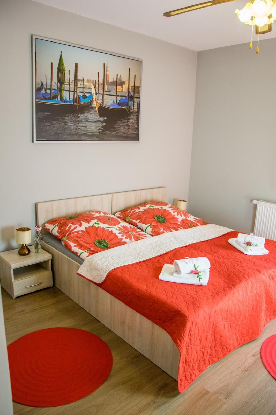 Double Room with Balcony - Photo 3