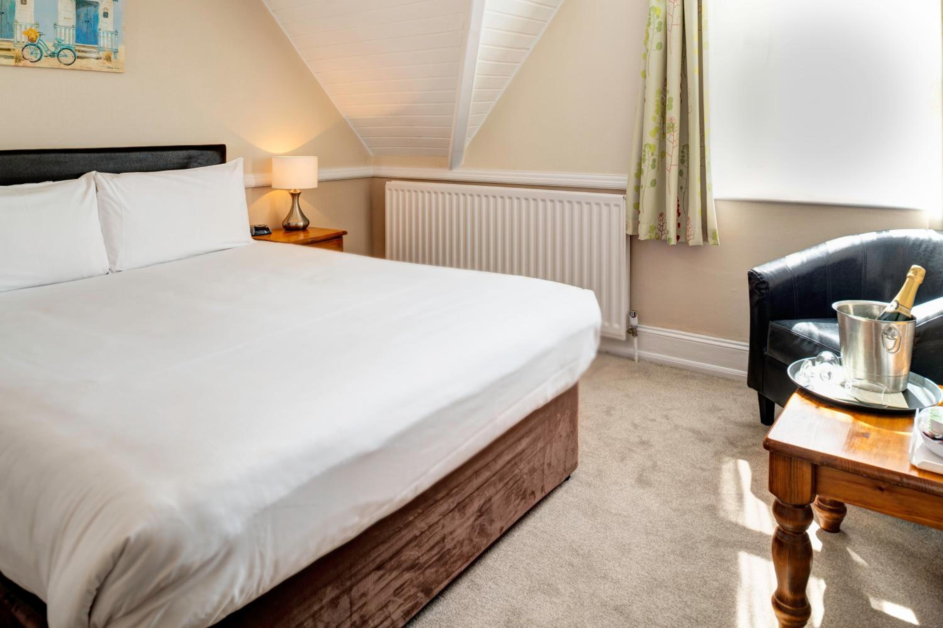 Standard Double Room - Non-Smoking - Photo 2