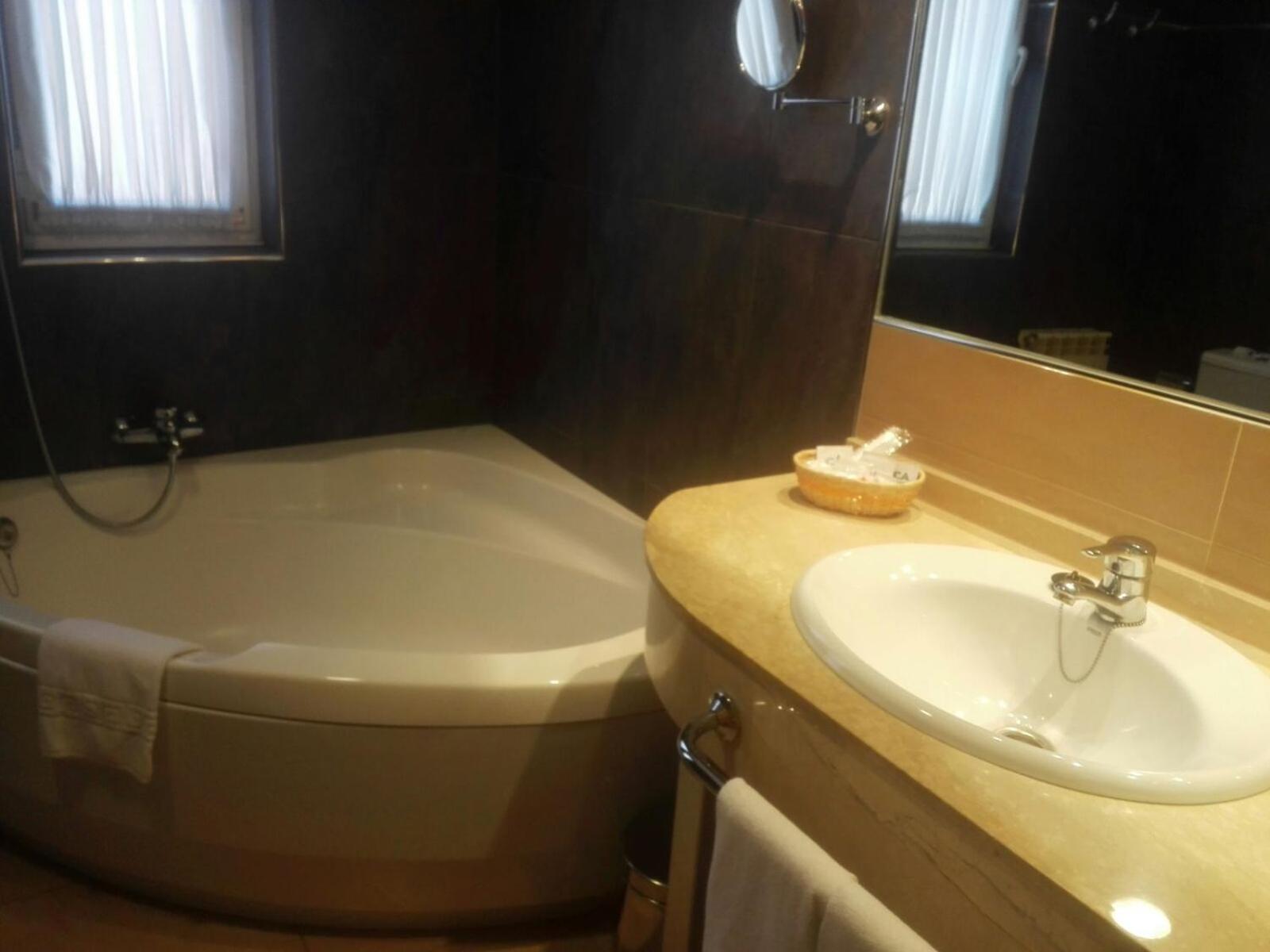 Suite - Photo 3