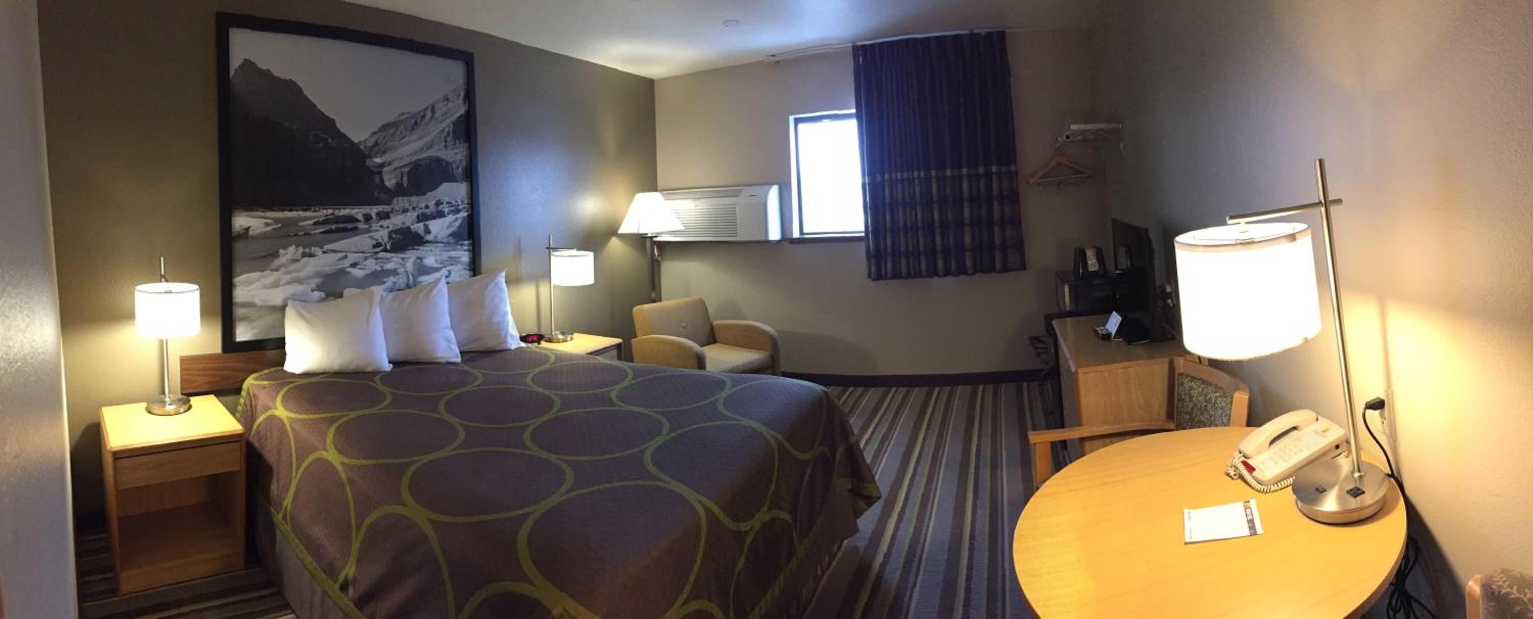 Queen Room - Non-Smoking - Photo 3