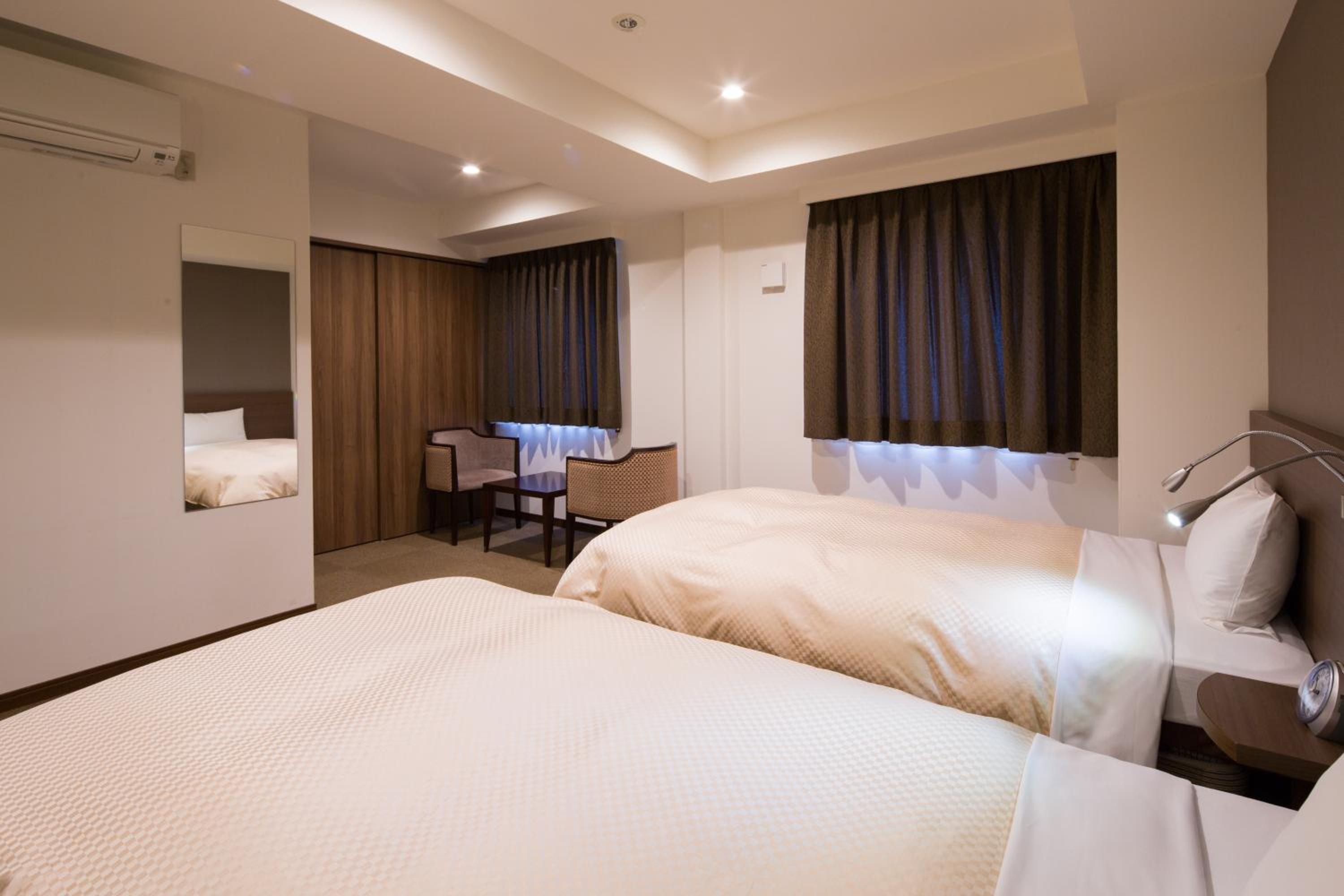 Twin Room - Non-Smoking - Photo 3