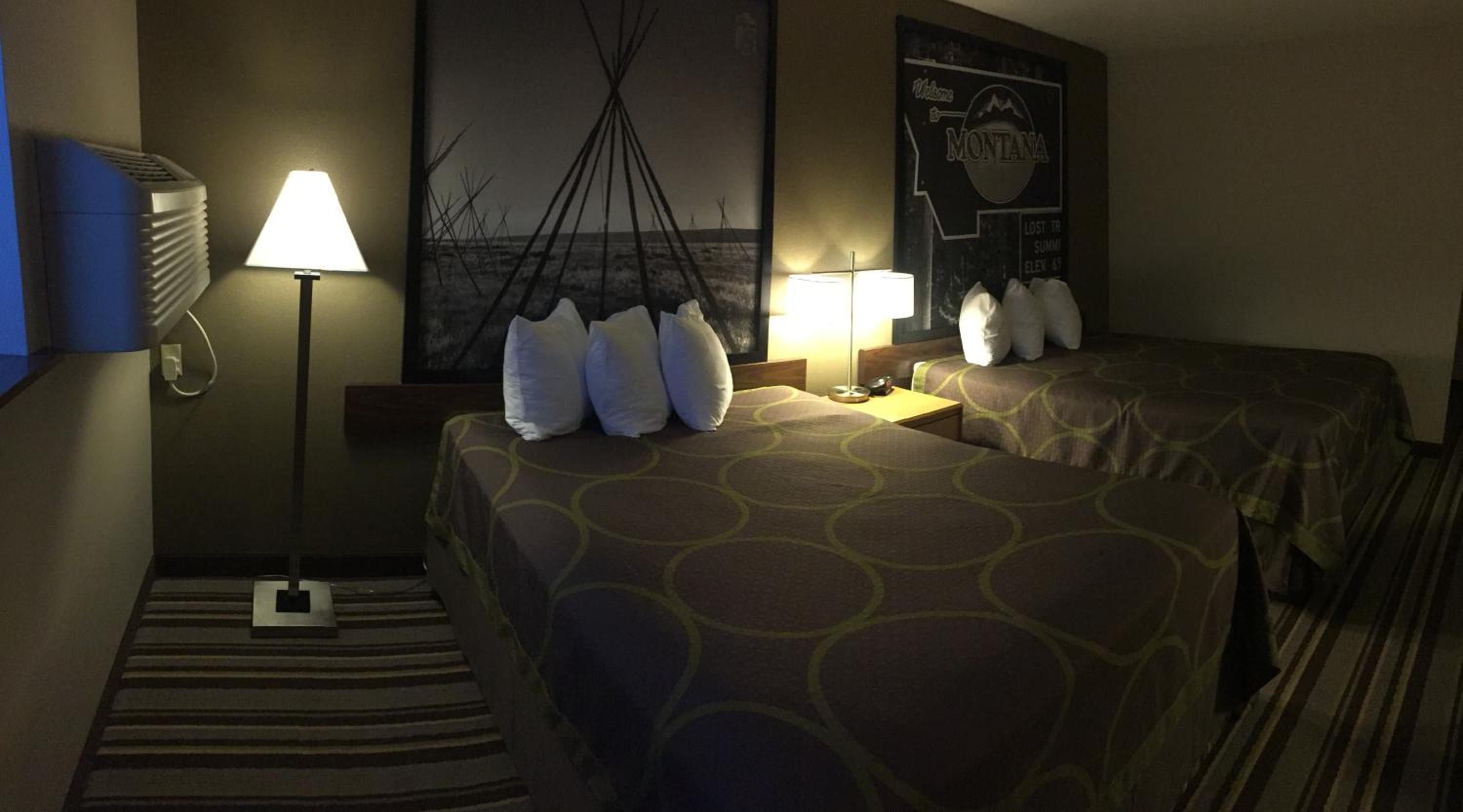 Queen Room with Two Queen Beds - Non-Smoking - Photo 1