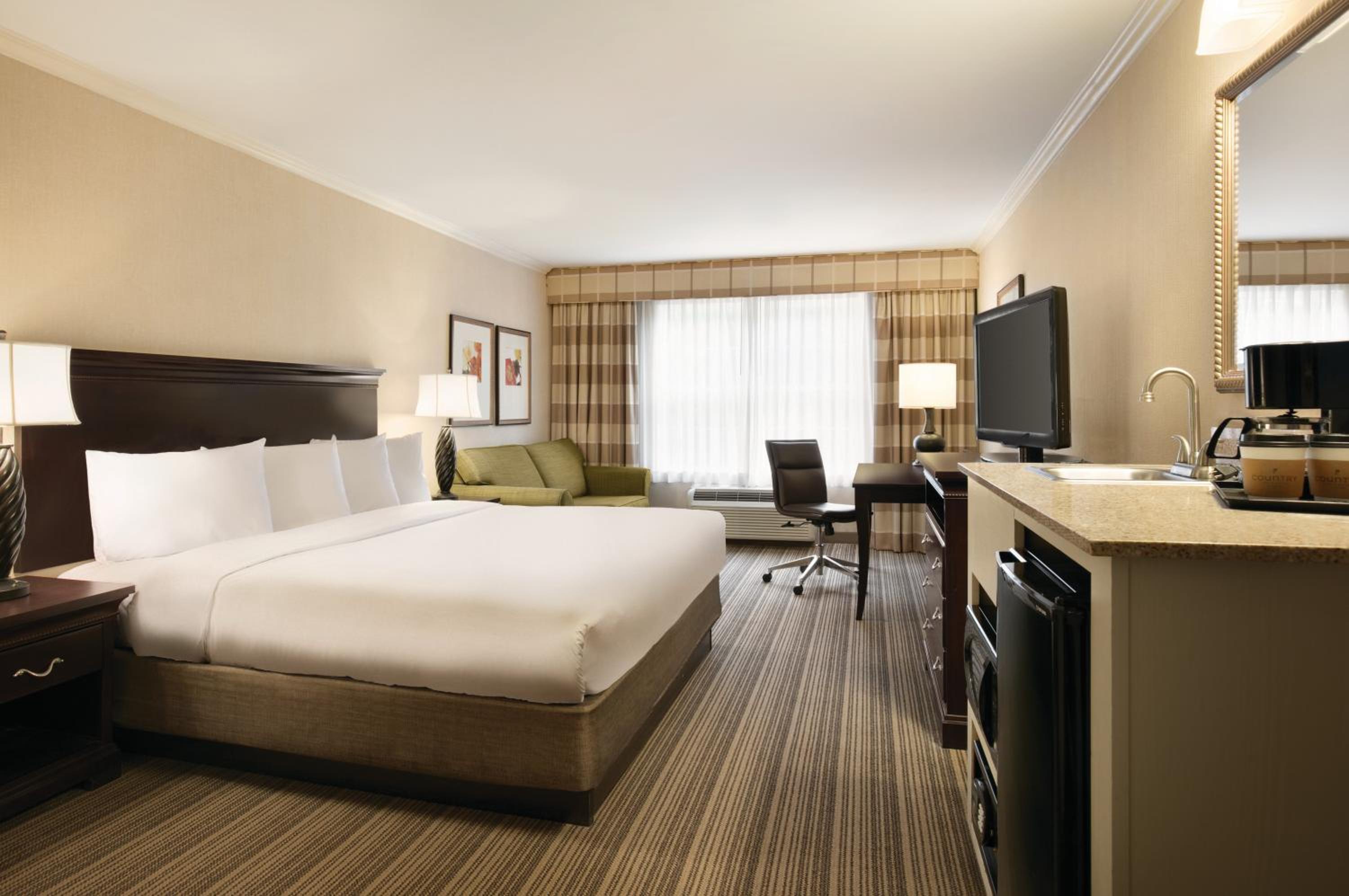 King Suite - Photo 1