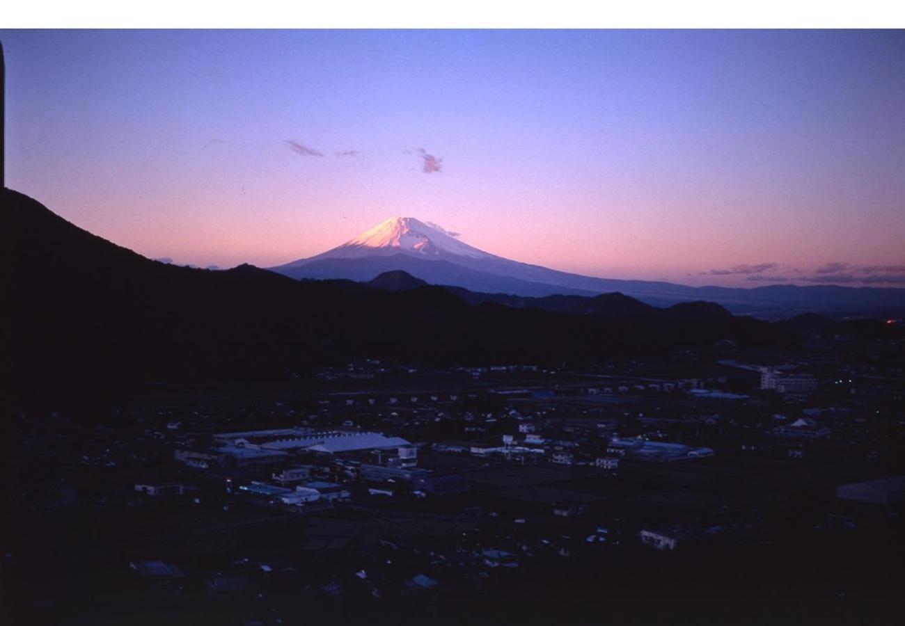 Japanese-Style Room with Open Air-Bath and Mt. Fuji View photo 3