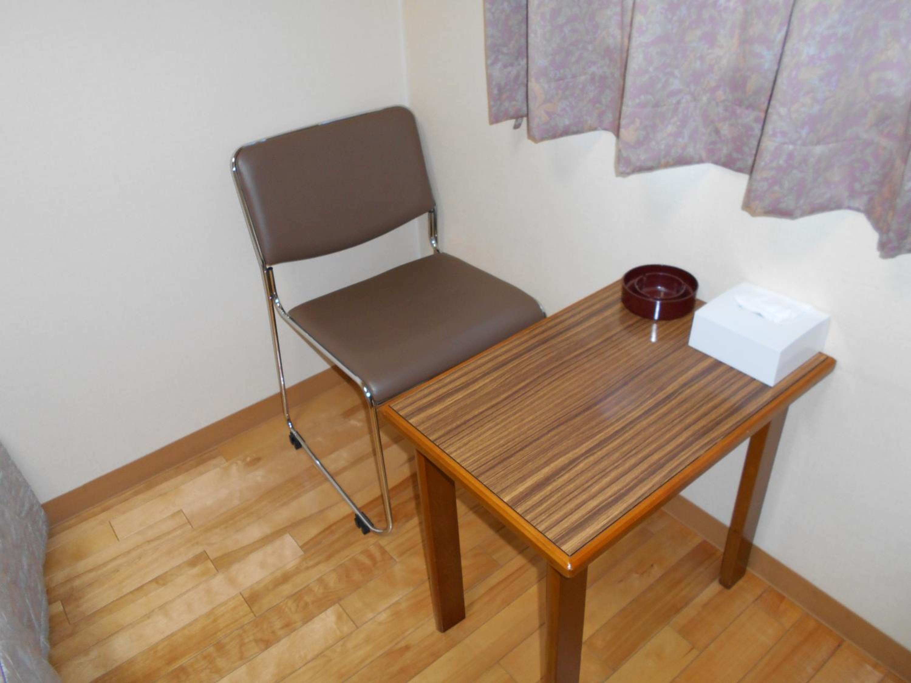Double Room with Small Double Bed - Smoking photo 3