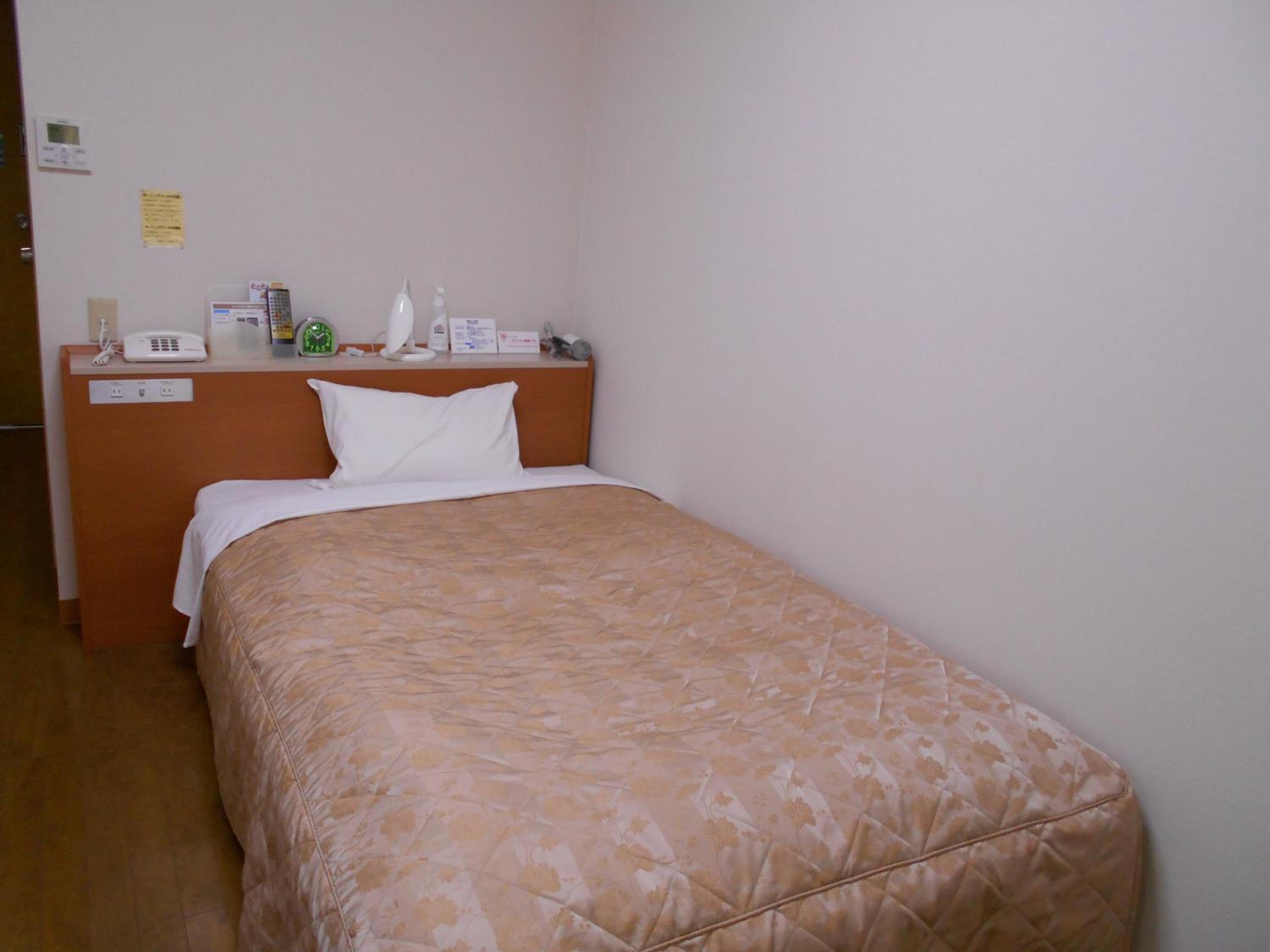 Single Room - Smoking photo 2