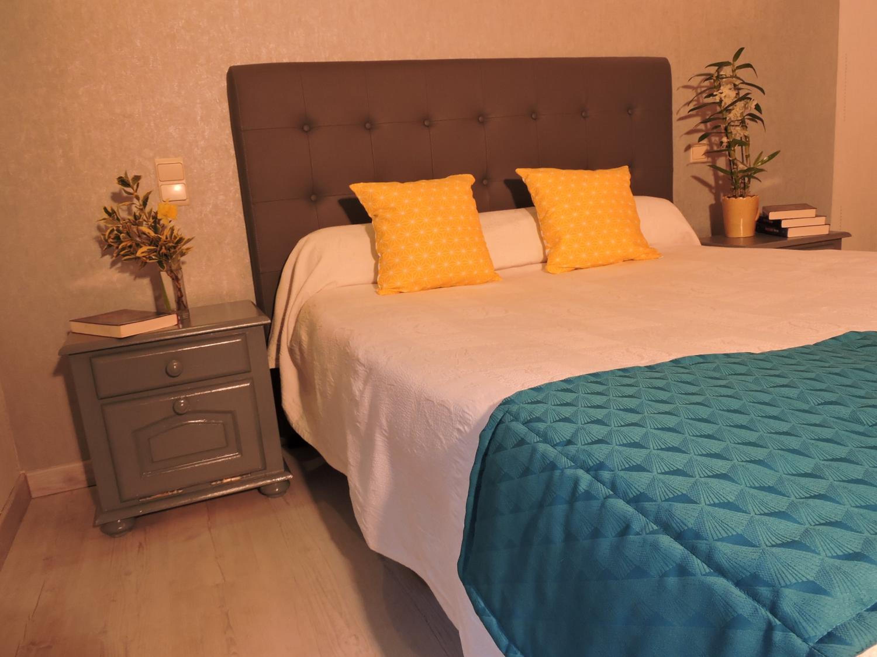 Double Room with Shower - Photo 3