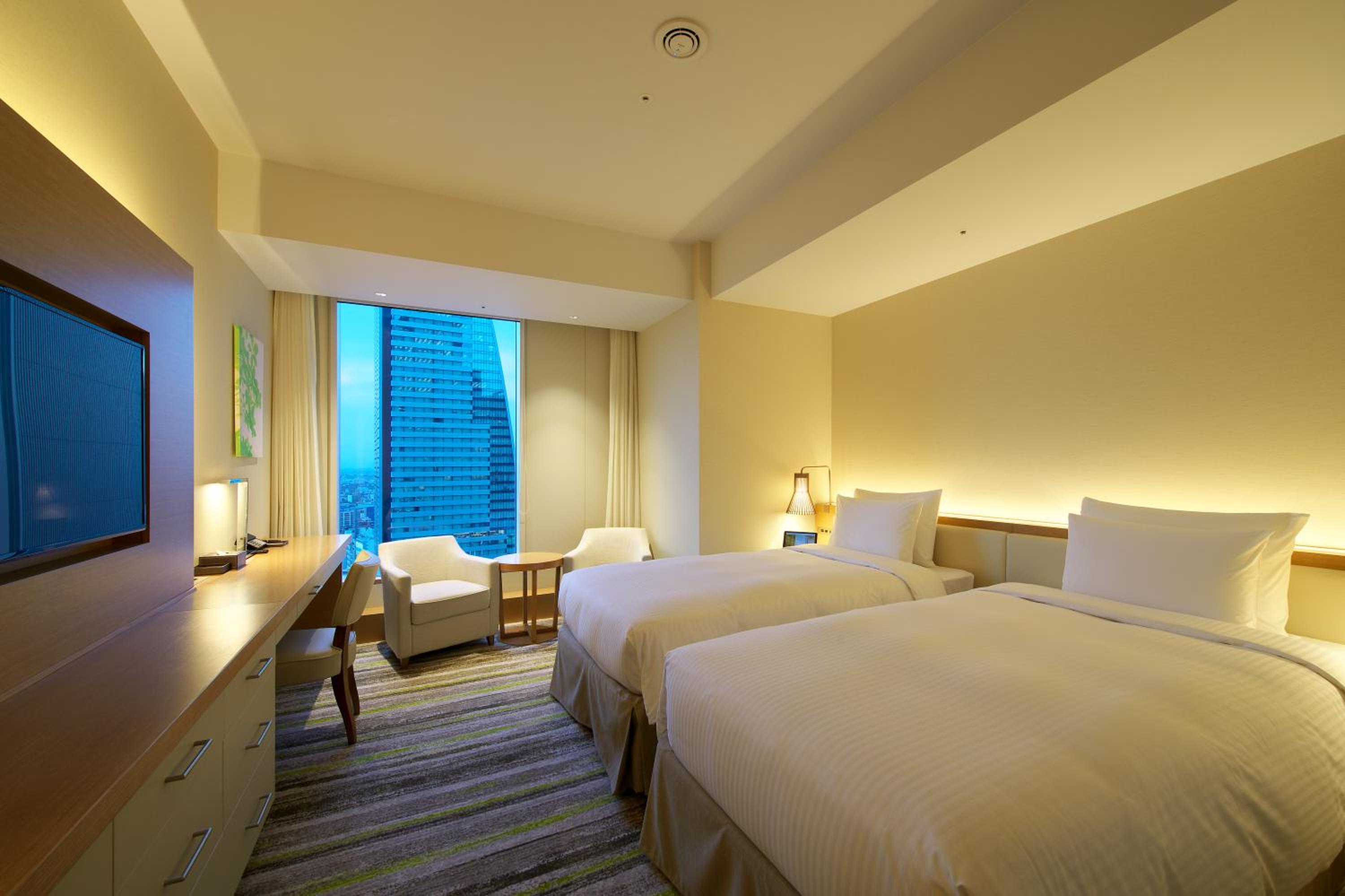 Deluxe Corner Twin Room - Non-Smoking