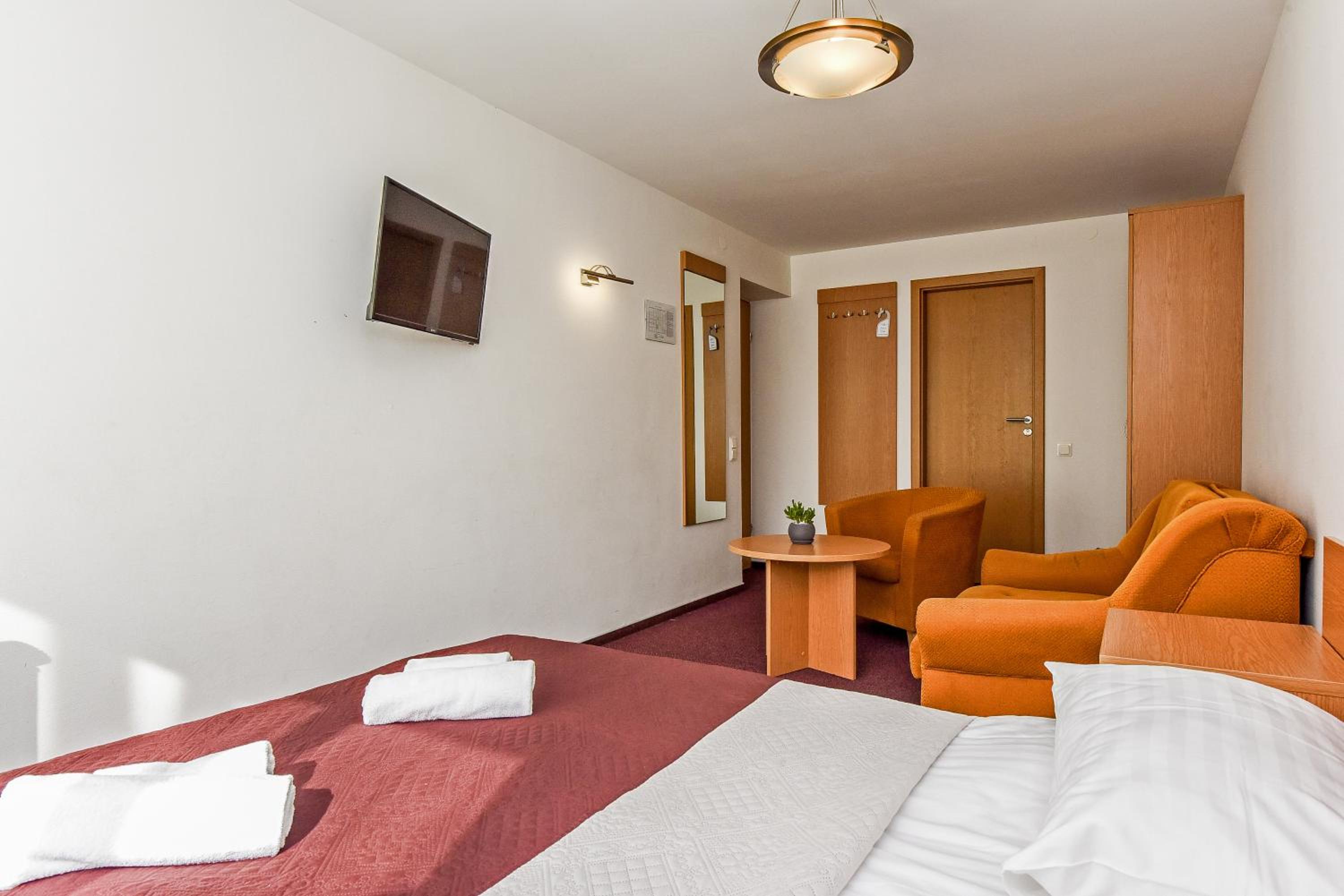Superior Double Room with Sofa - Photo 3