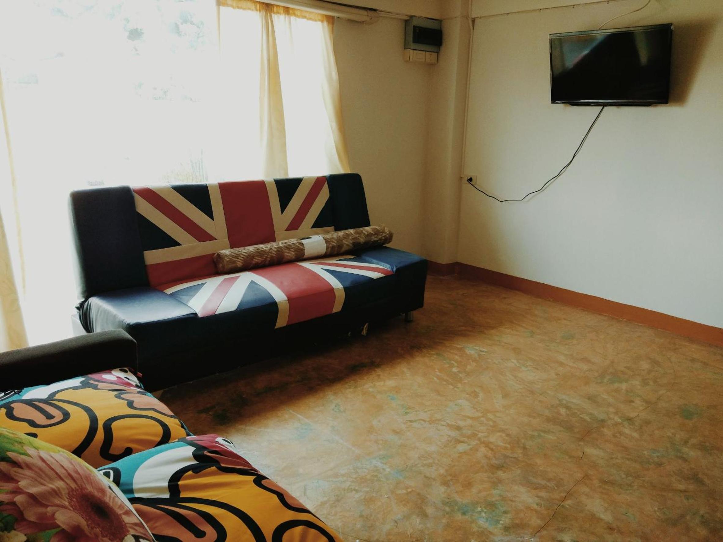 Studio with Sofa Bed - Photo 2