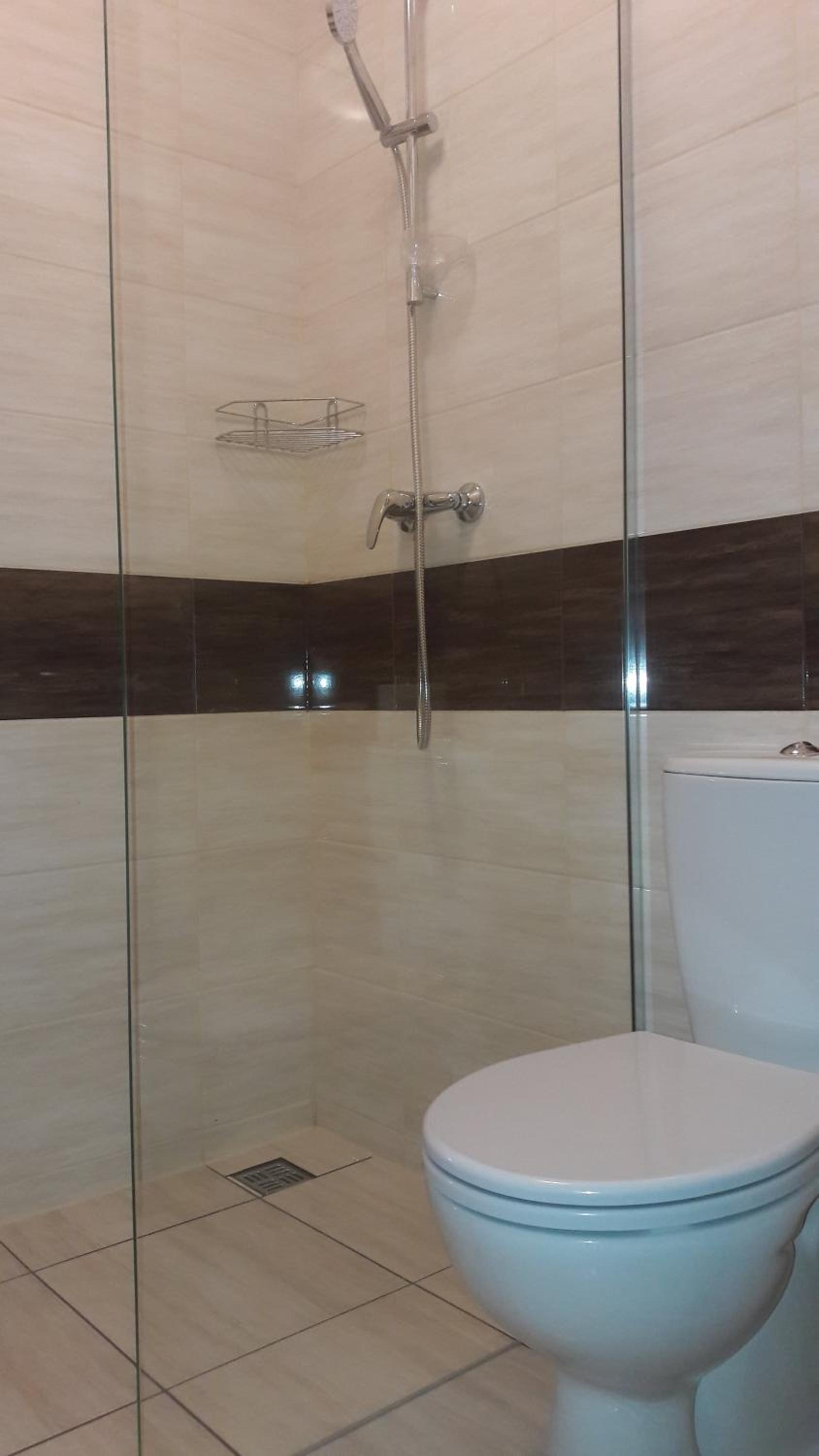 Standard Twin Room - Photo 9