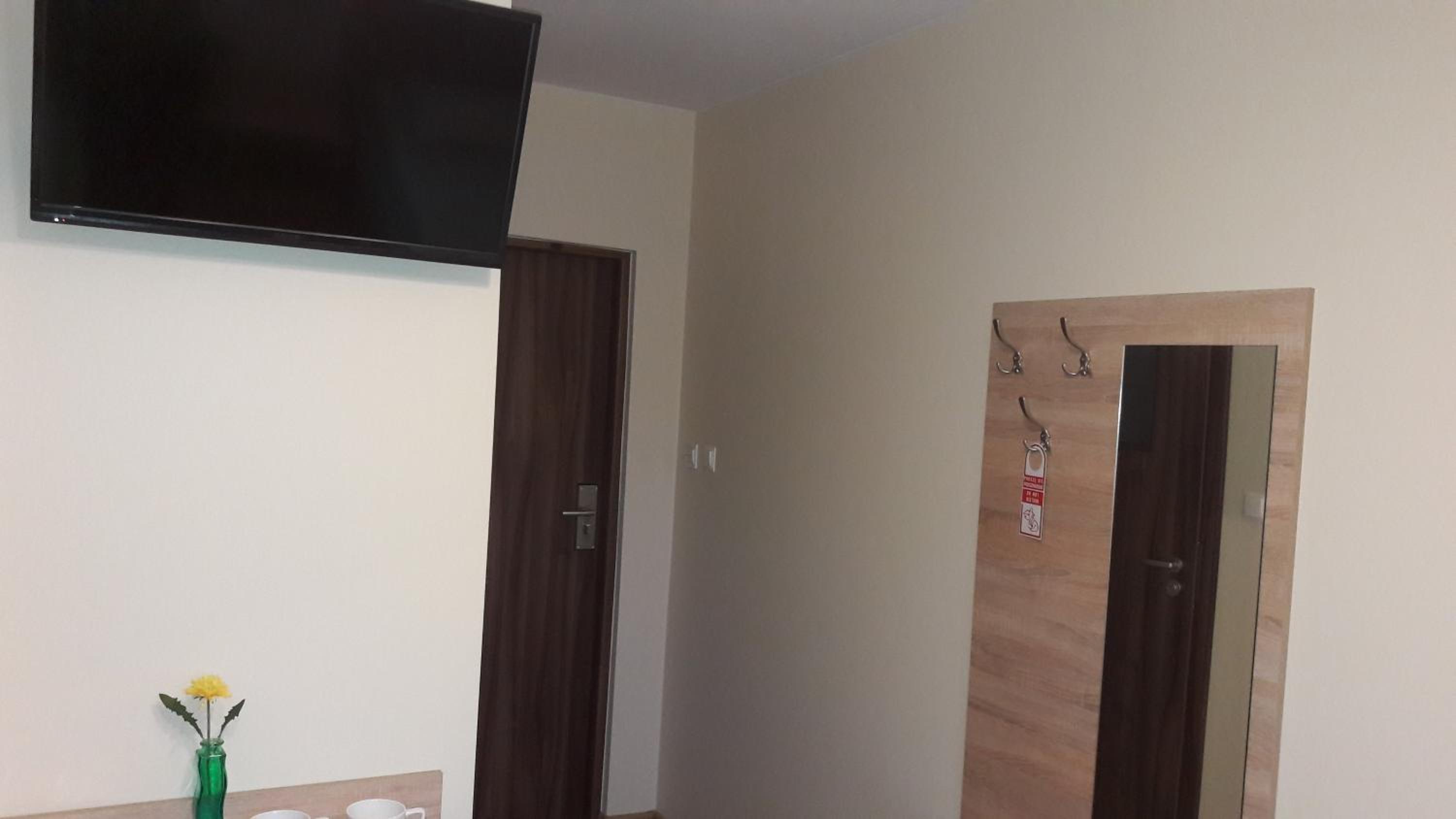 Standard Twin Room - Photo 4