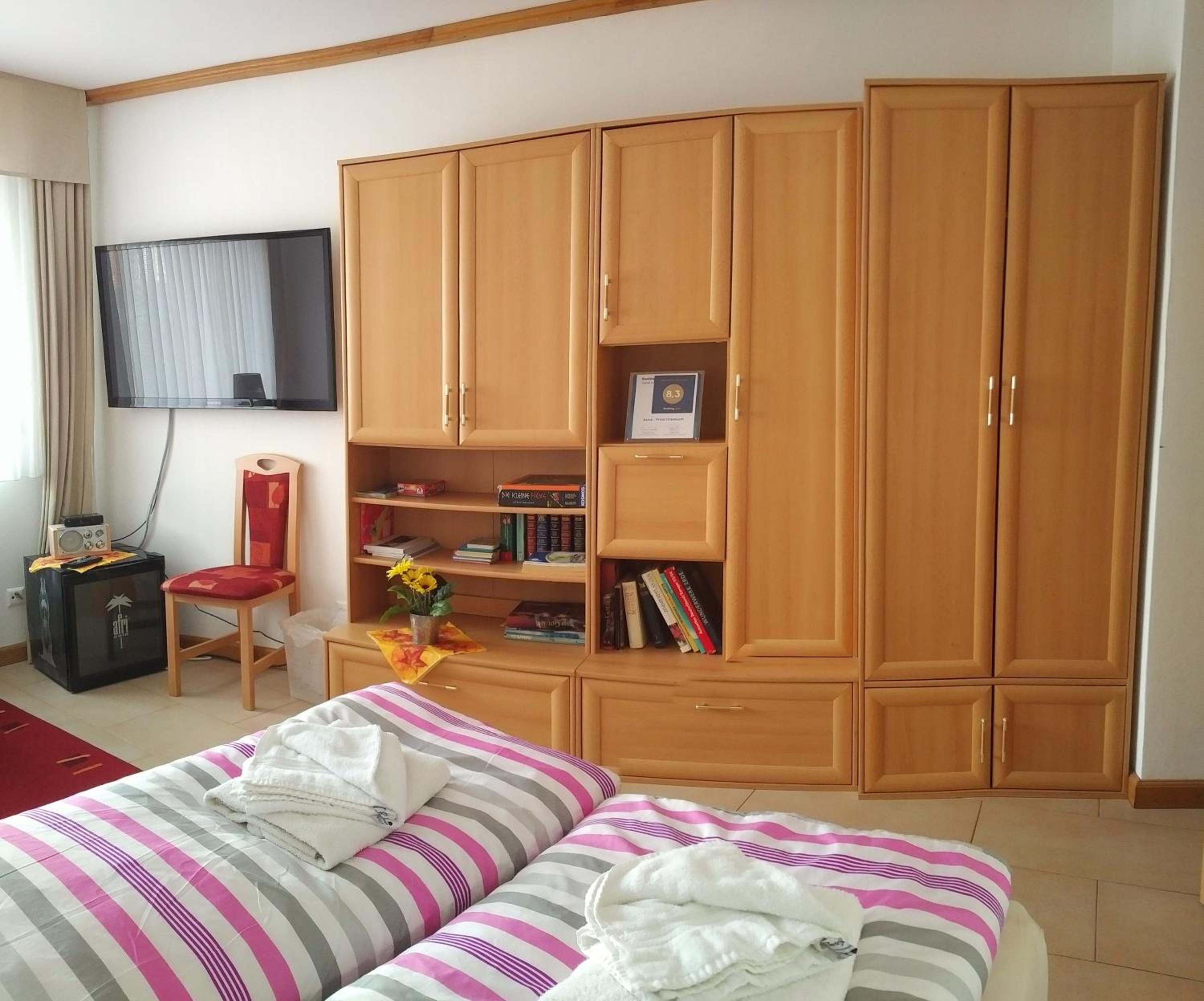 Double Room with Shared Bathroom photo 3