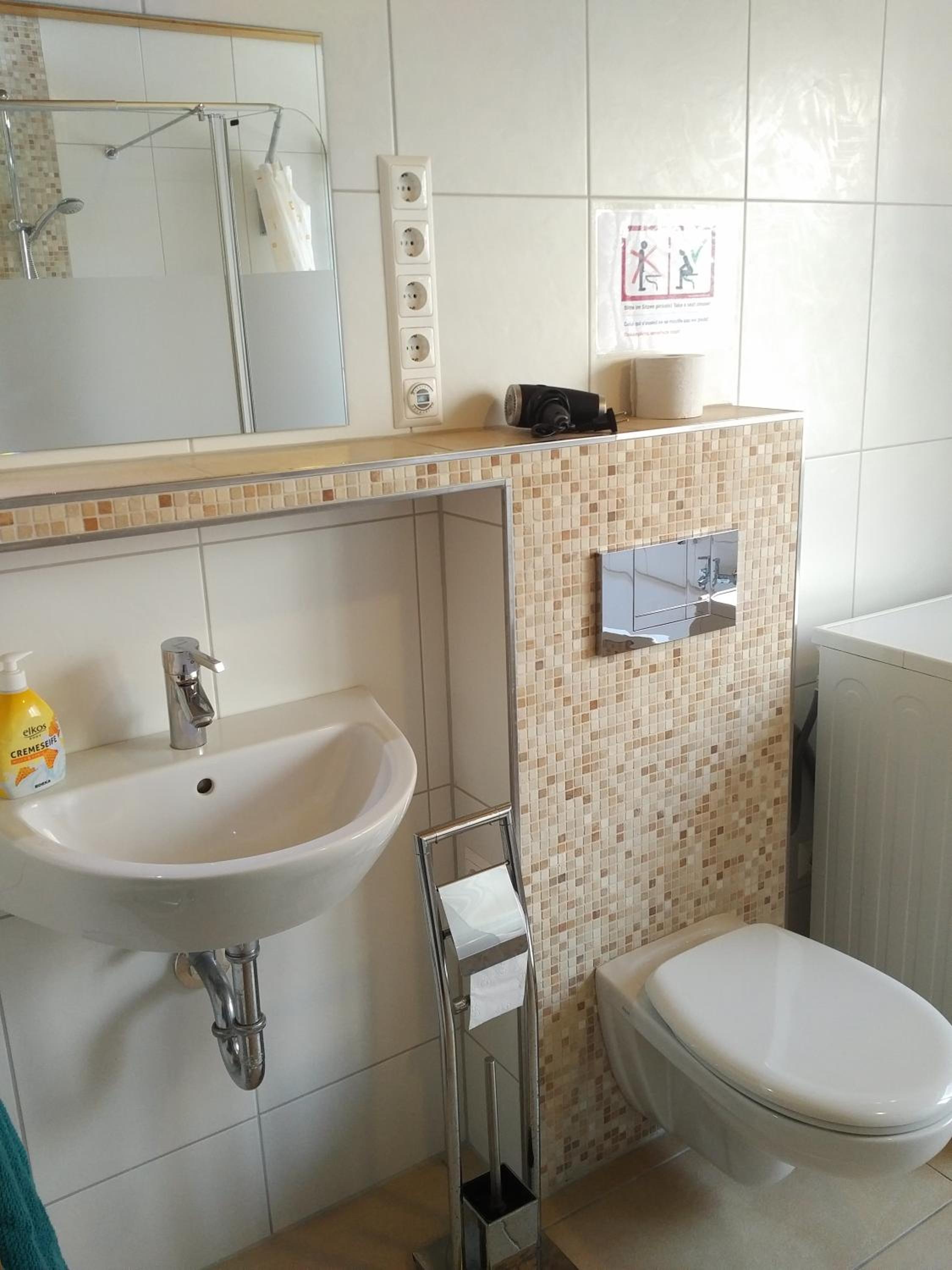 Double Room with Shared Bathroom photo 2