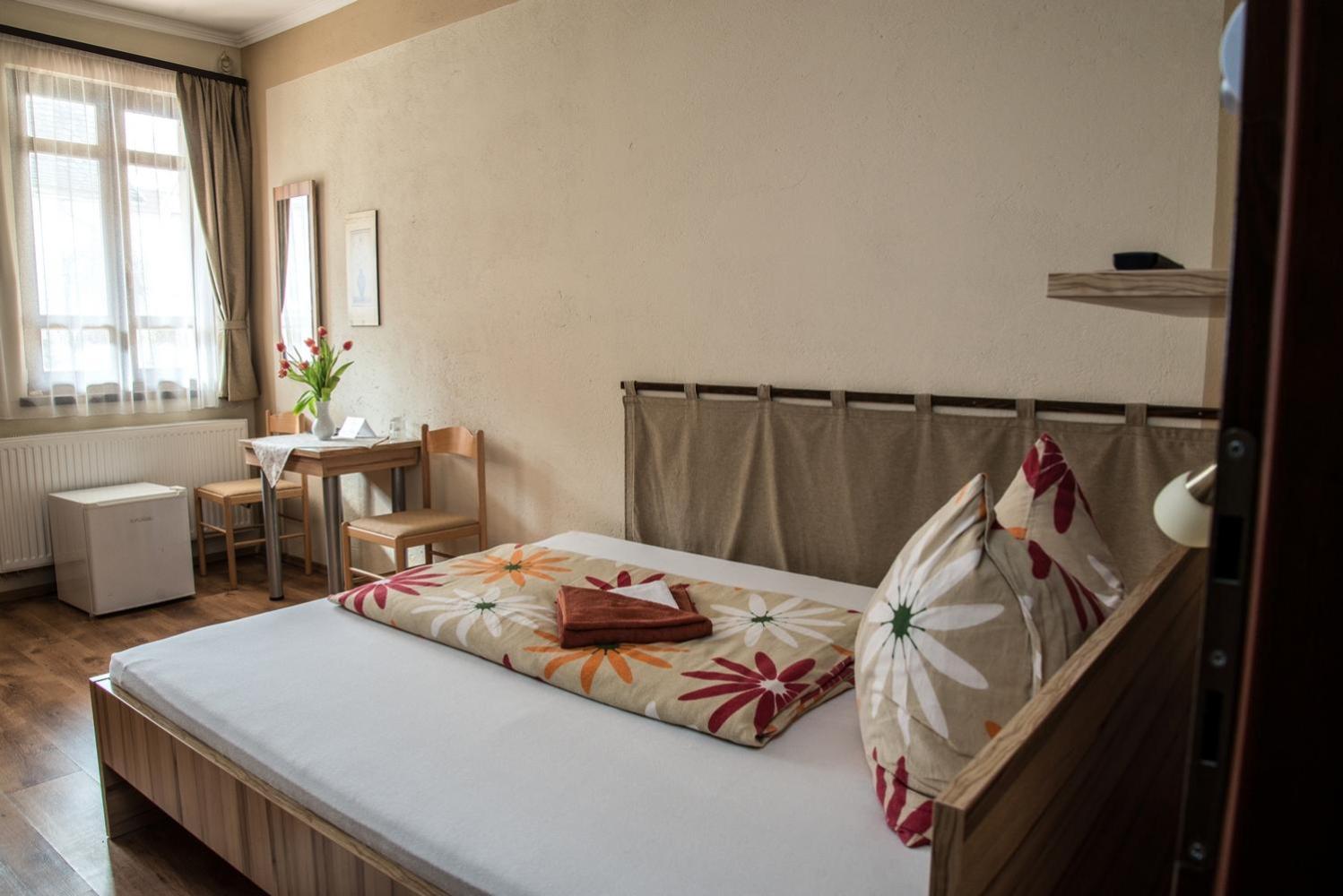 Deluxe Double Room - Photo 12
