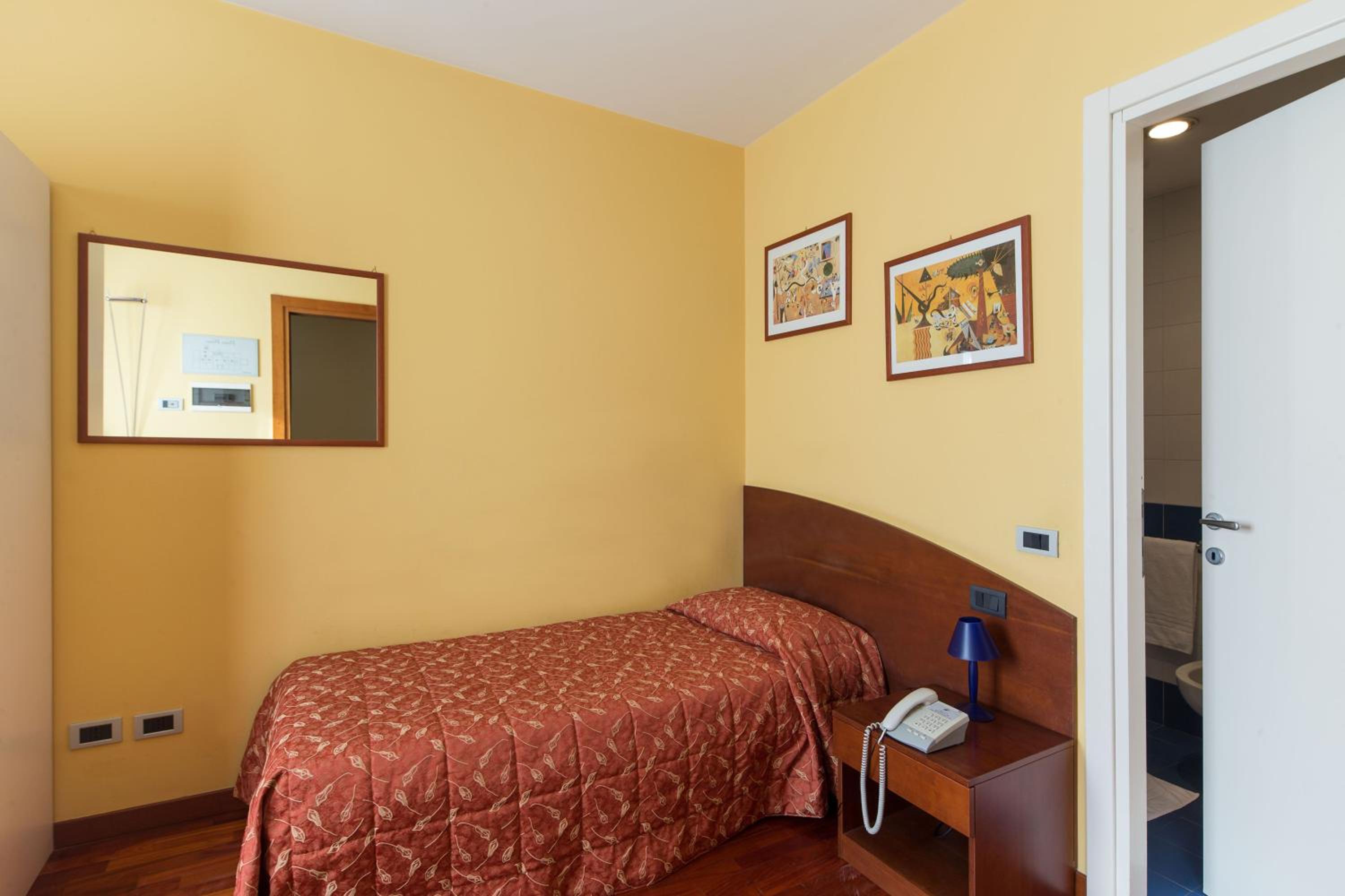 Single Room photo 1