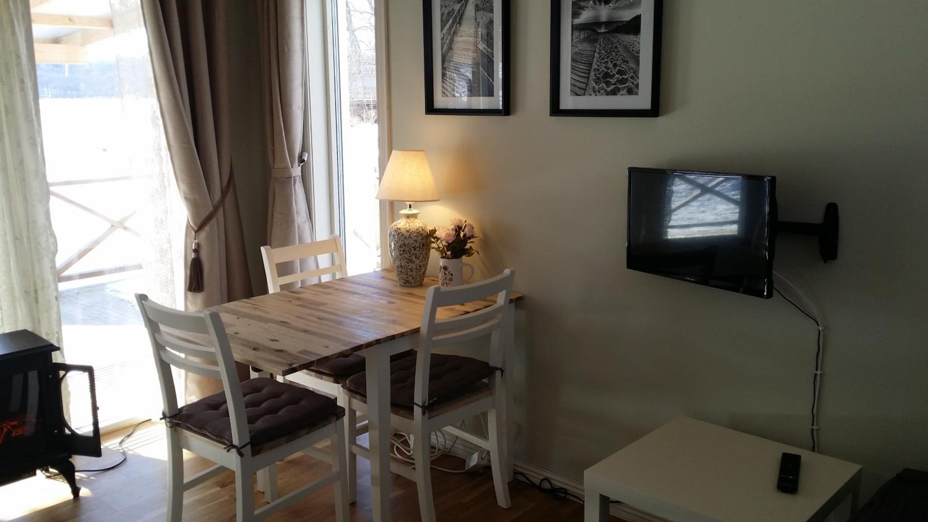 Double or Twin Room with Lake View photo 2