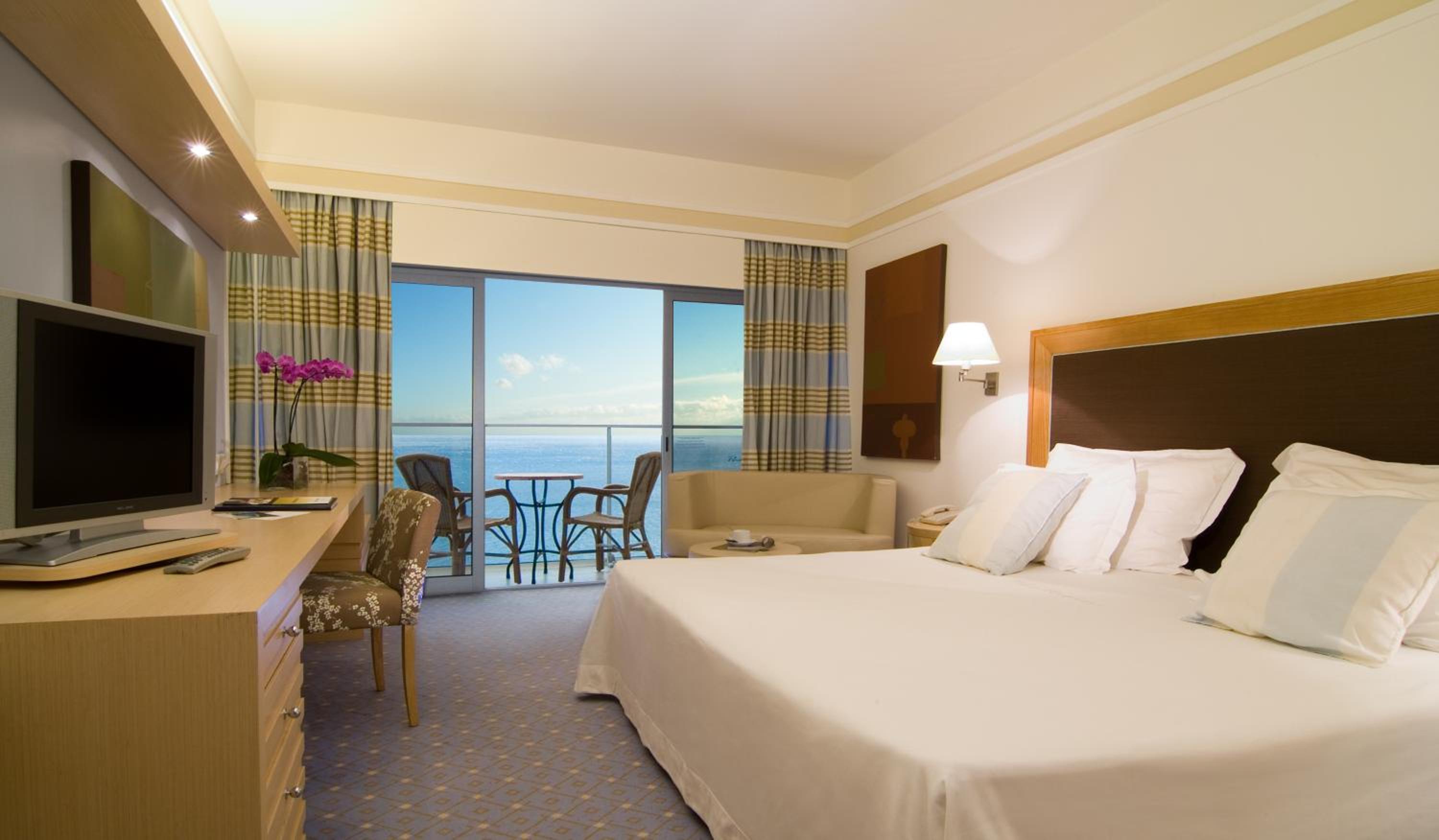 Classic Twin Room with Bay or Sea View